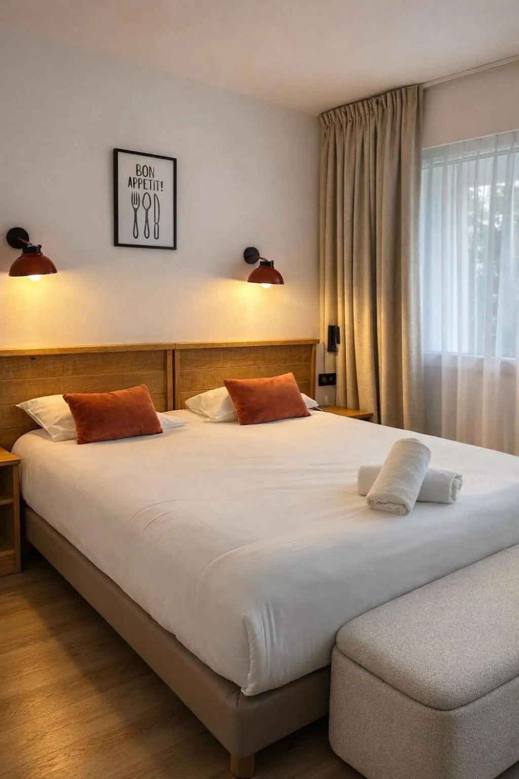 Bed in Hotel ASTORIA- Saint Etienne-Centre des Congrès-