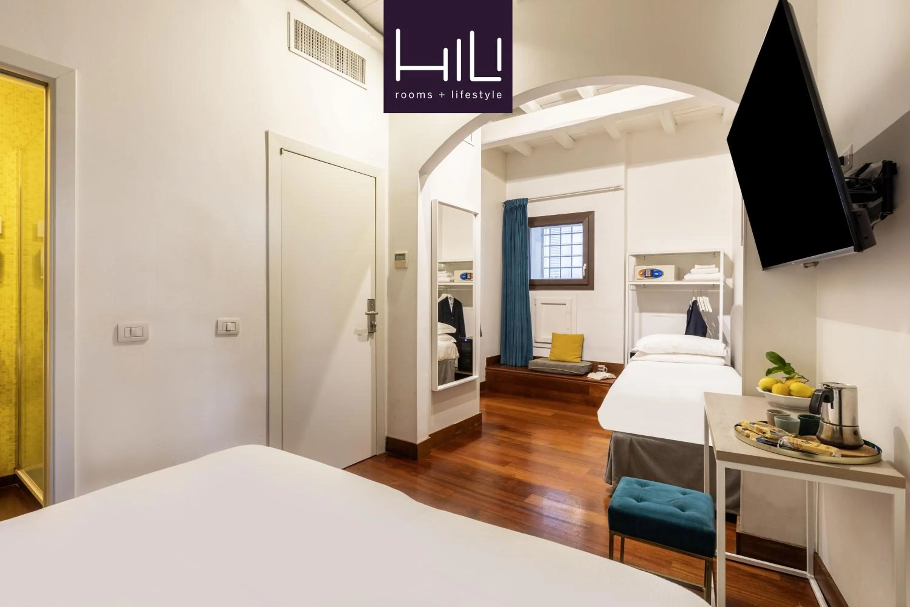 Photo of the whole room, Bed in Maison Giulia by Hili