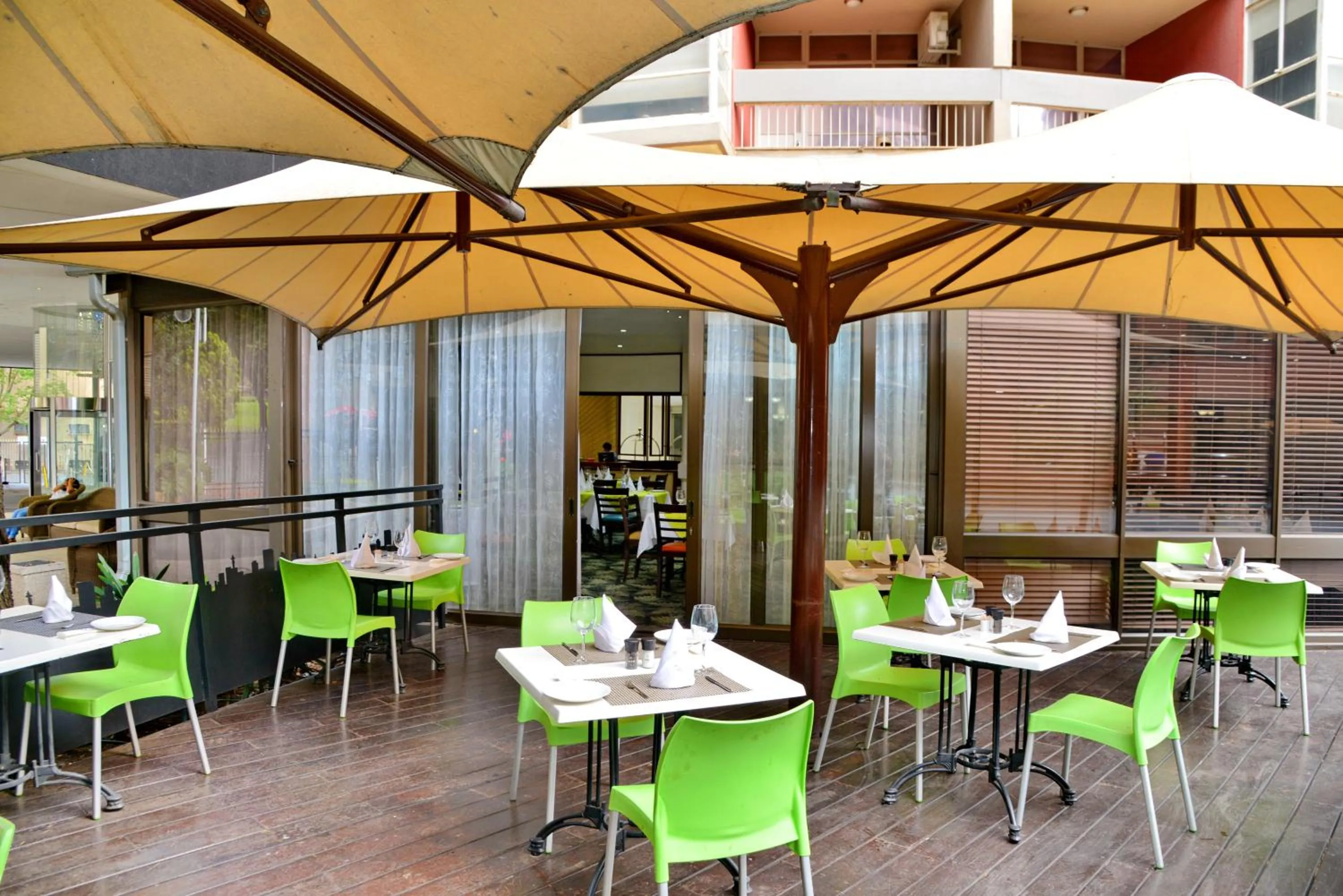 Restaurant/places to eat in The Parktonian All Suite Hotel