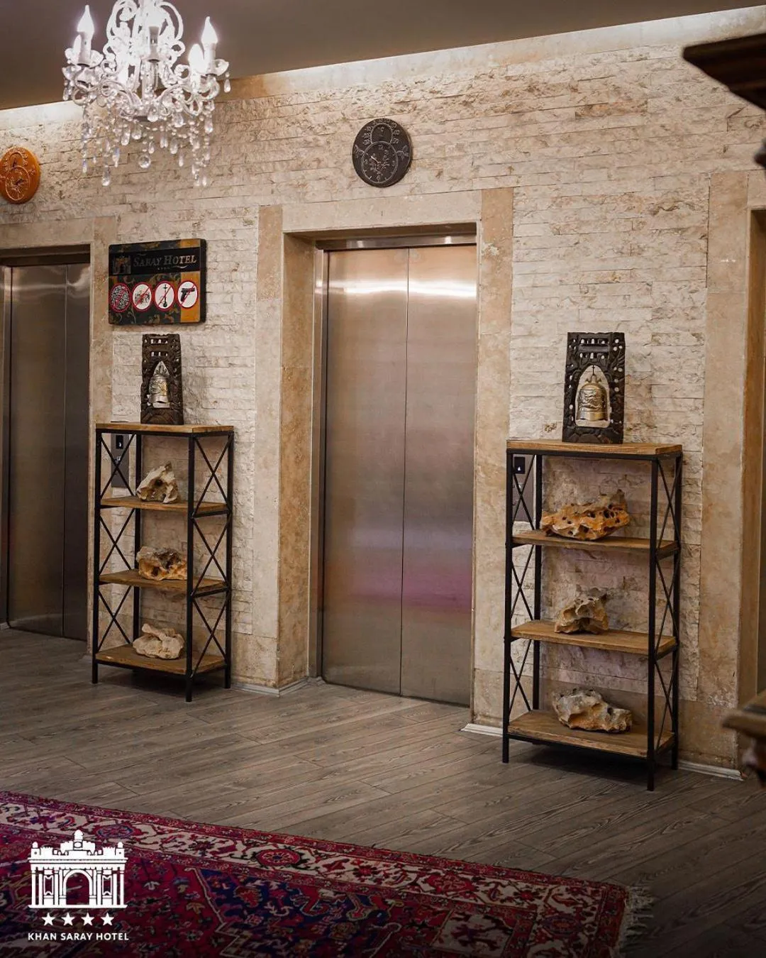 elevator in Khan Saray