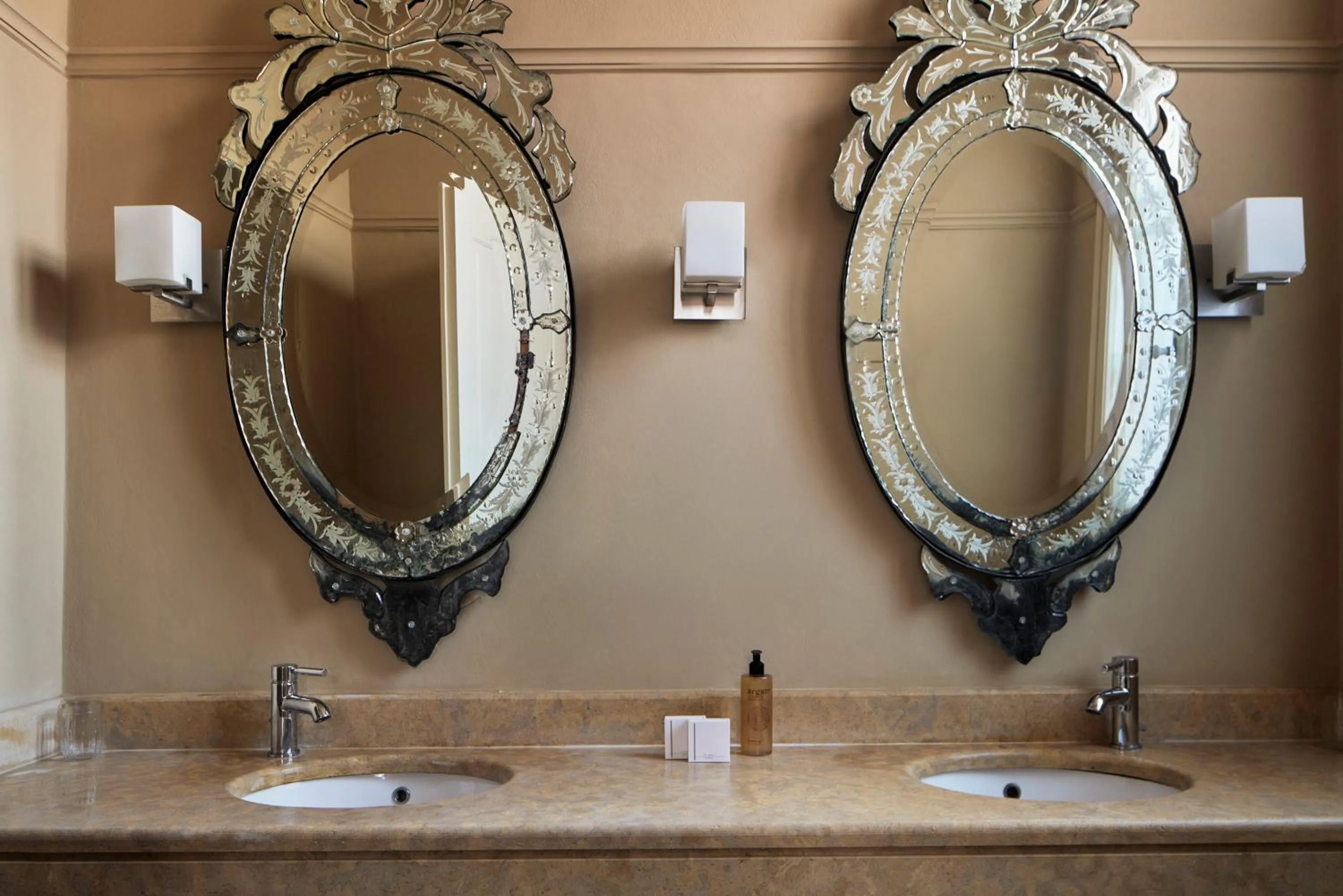 Bathroom in Syrou Melathron