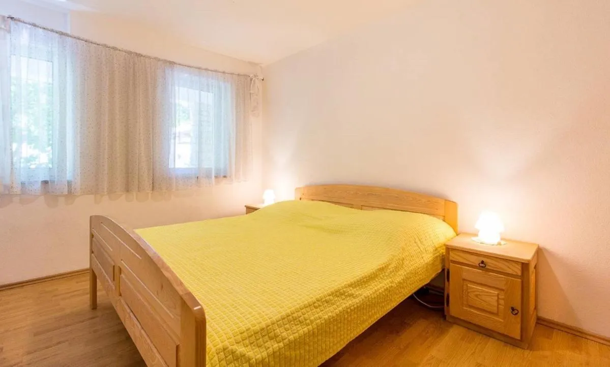 Apartments and Room Vjera