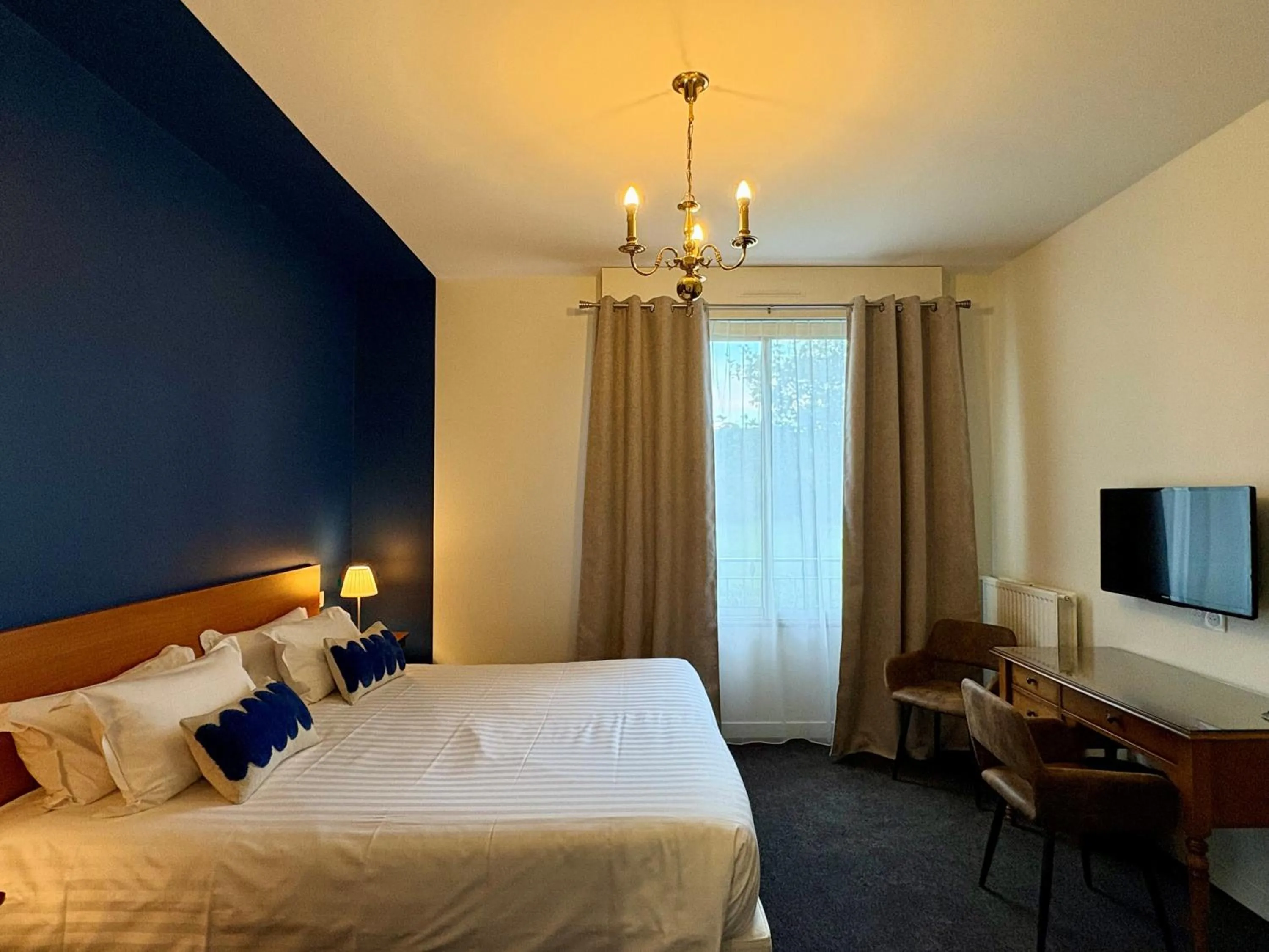 Bed in Hôtel de la Marine