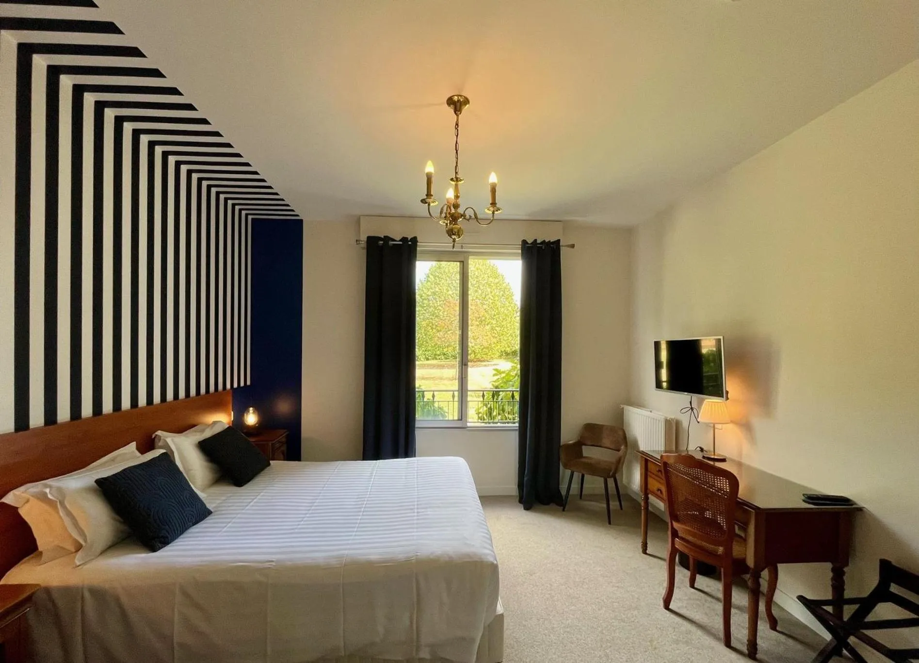 Bed in Hôtel de la Marine