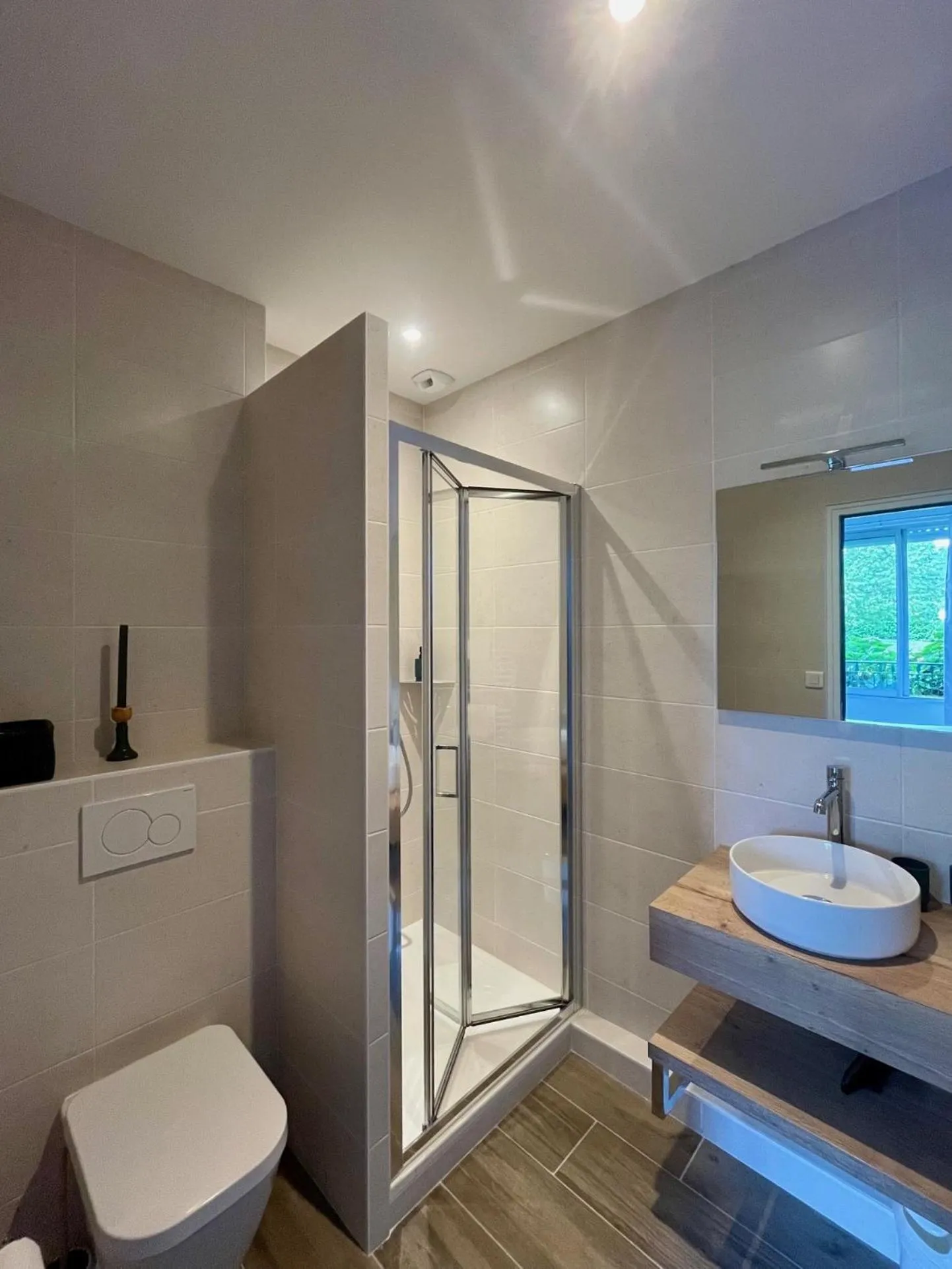 Shower in Hôtel de la Marine