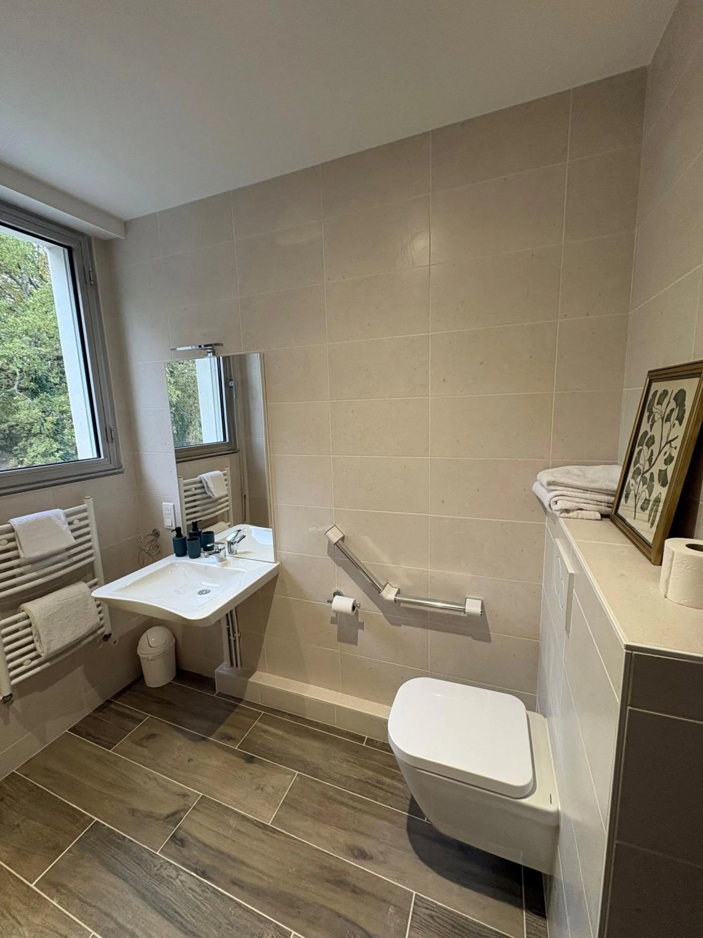 Shower in Hôtel de la Marine