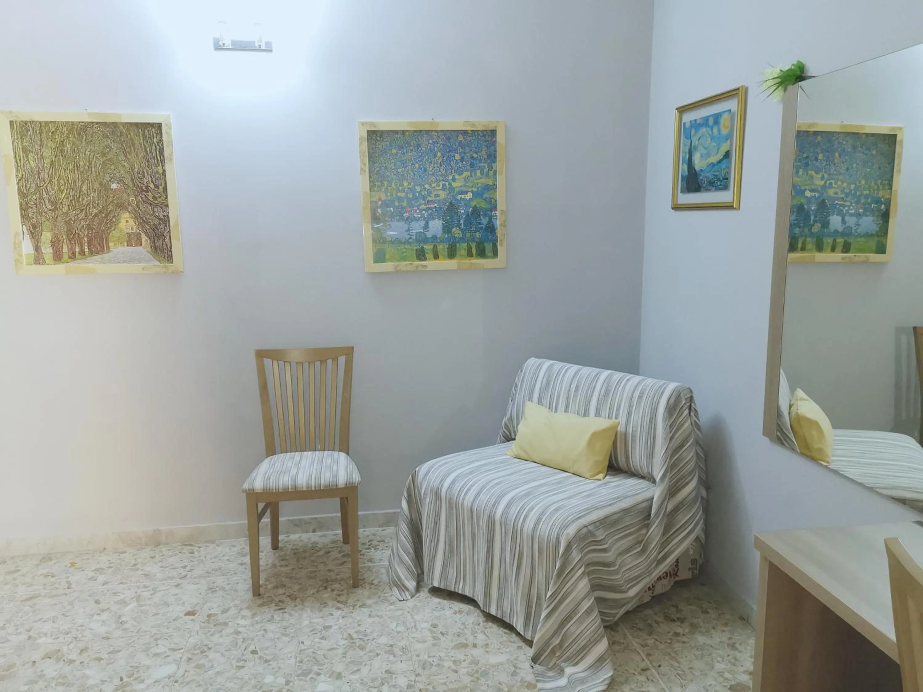 Seating area, Bed in St. Anthony Guest House