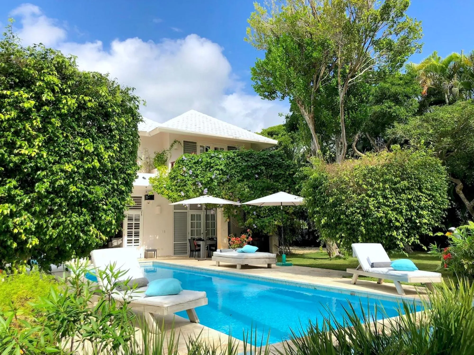 Property building in Villa Zoe