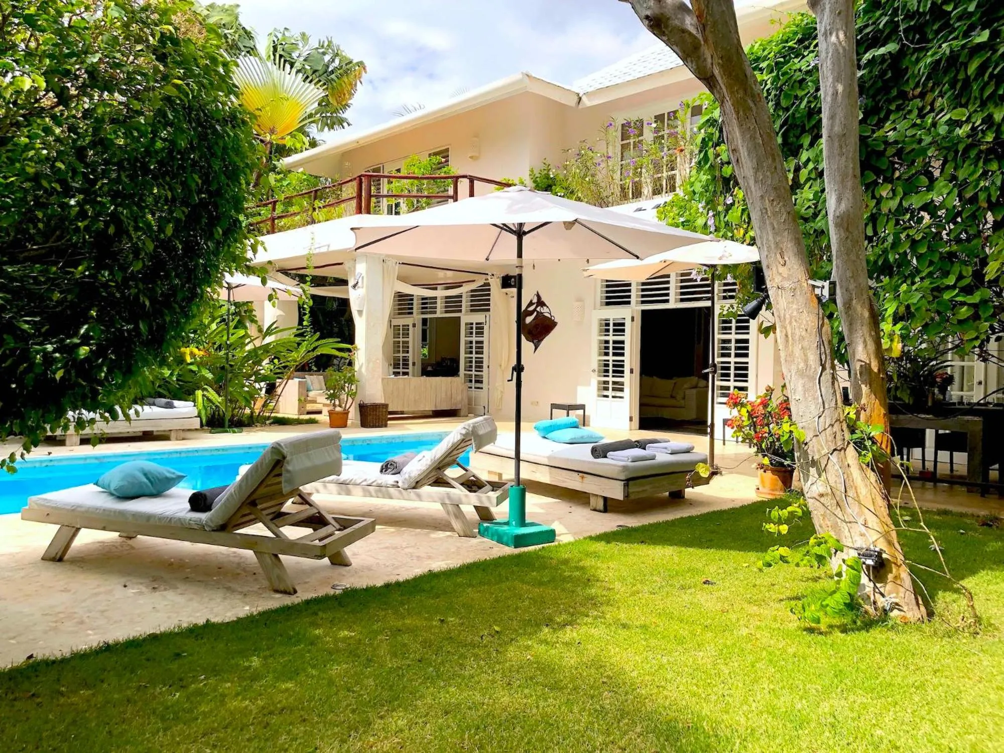 Property building in Villa Zoe