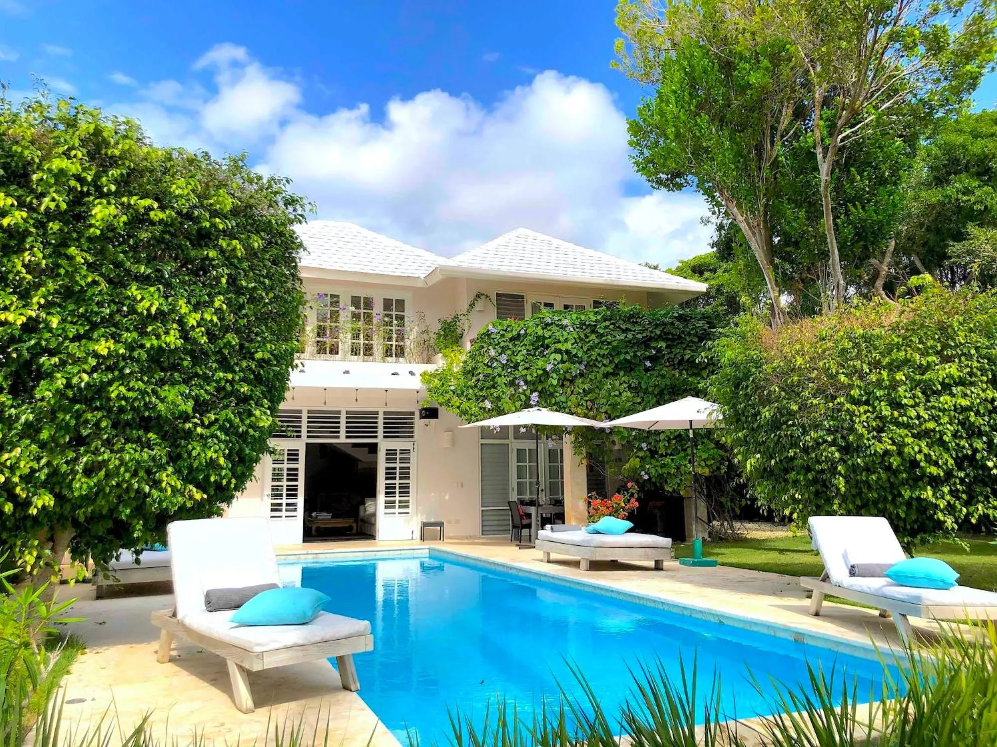 Property building in Villa Zoe