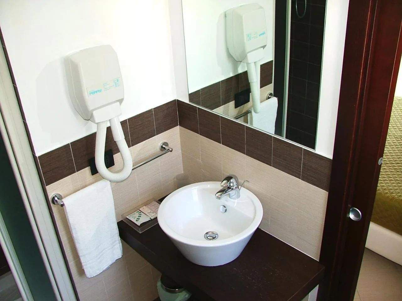 Bathroom in Villa Faro B&B