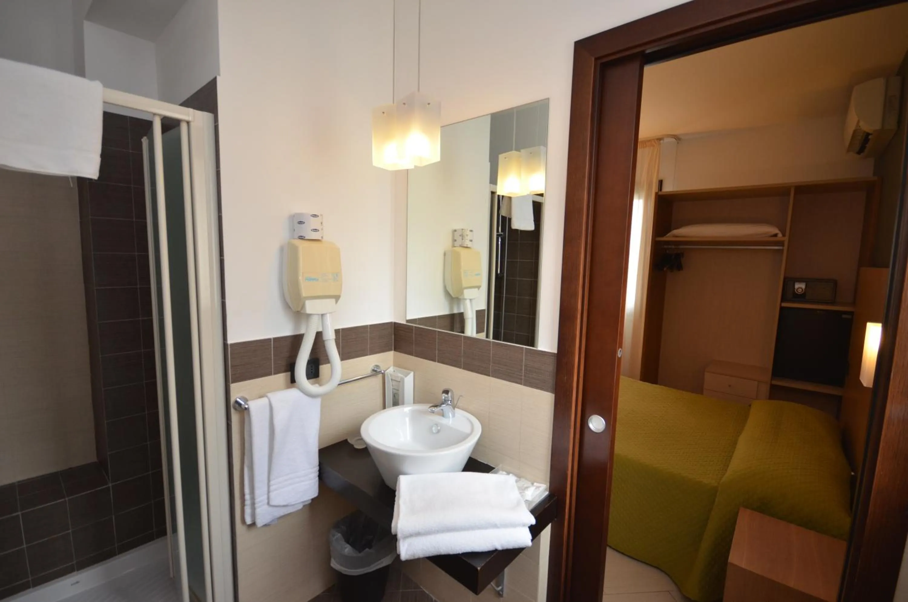 Bathroom in Villa Faro B&B