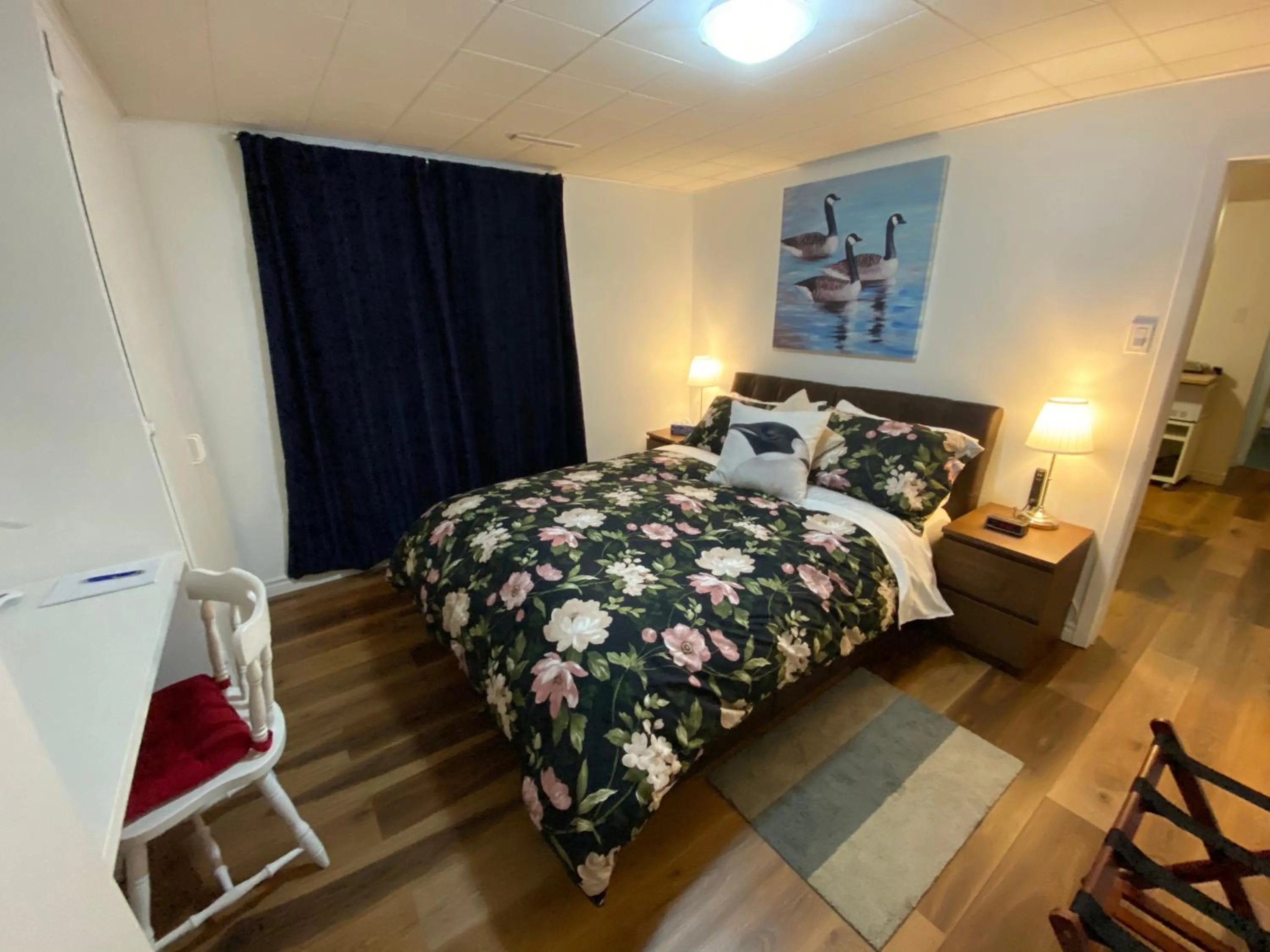 Photo of the whole room, Bed in Martine & Michel