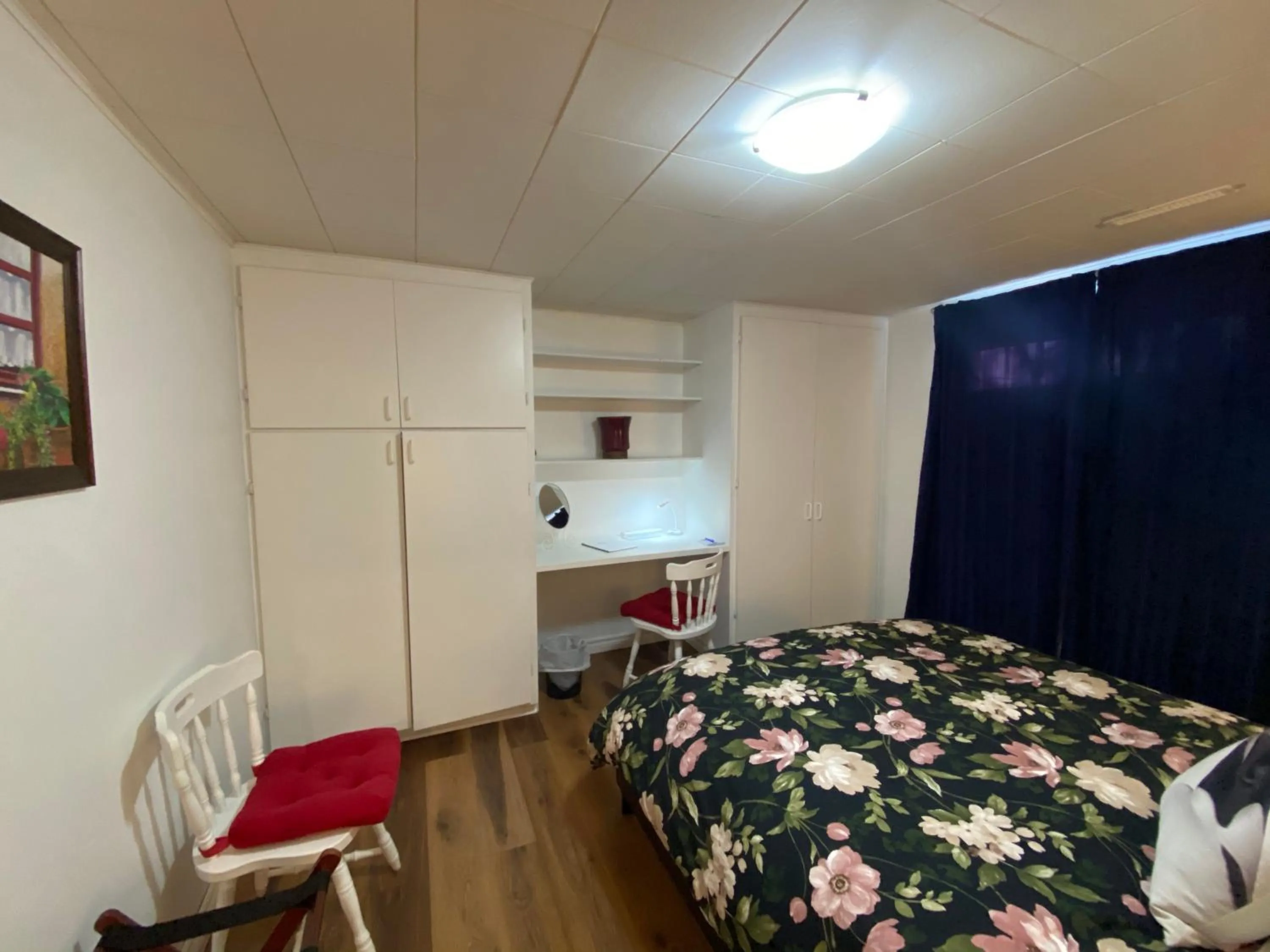 Photo of the whole room, Bed in Martine & Michel