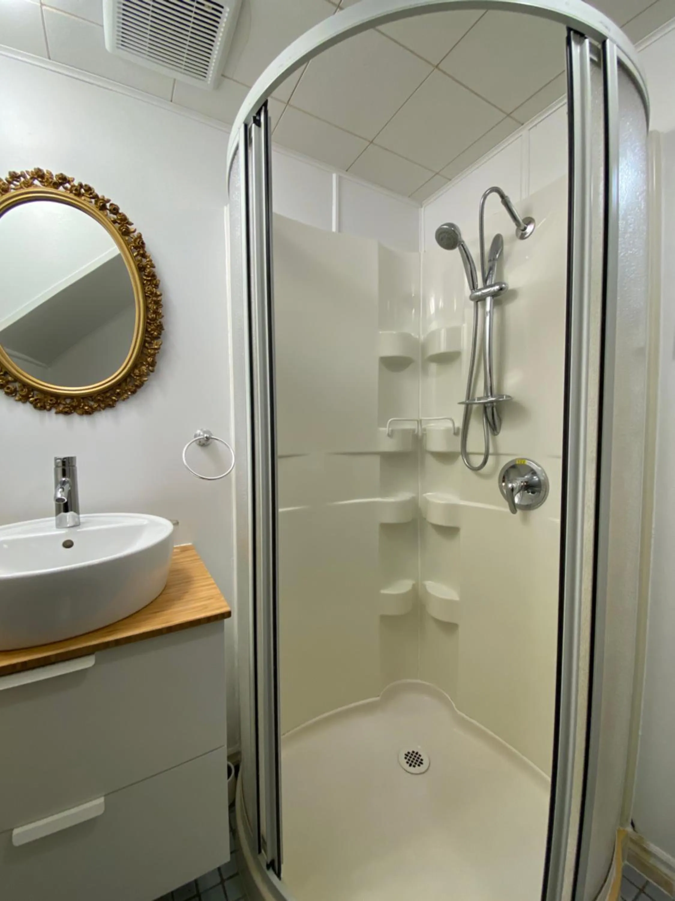 Bathroom in Martine & Michel