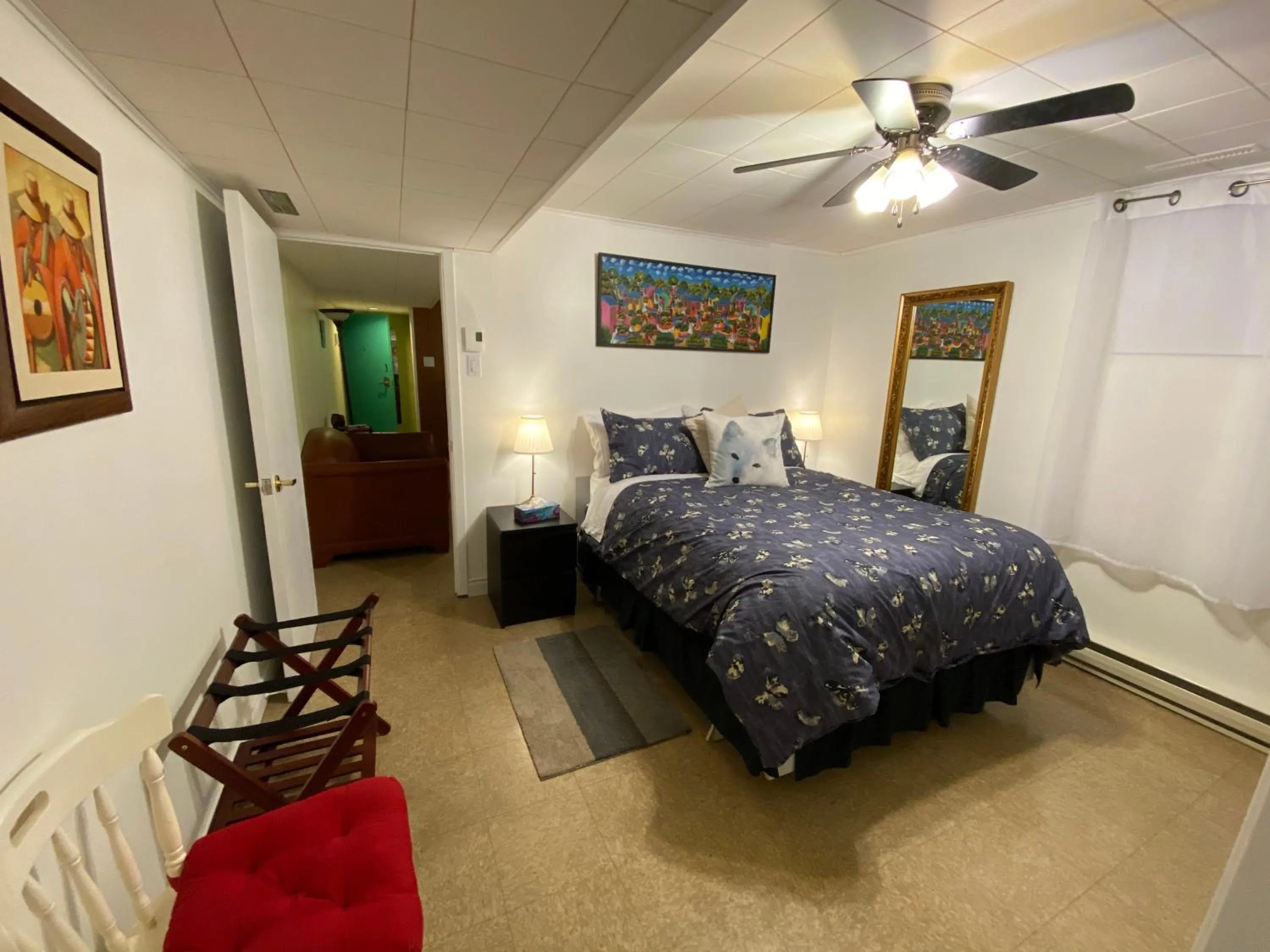 Photo of the whole room, Bed in Martine & Michel