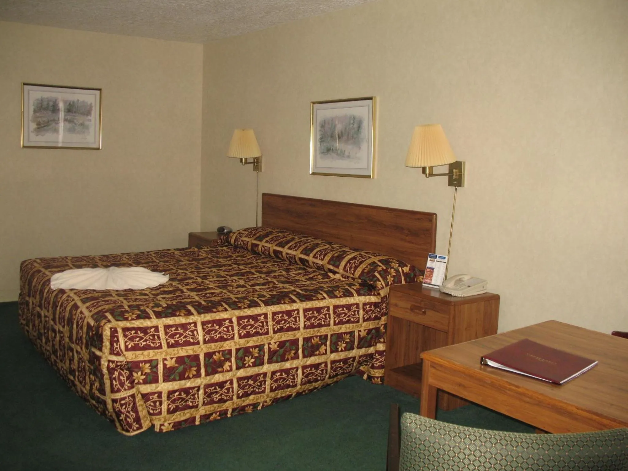 Accessible Room, 1 King Bed, Jetted tub in Great Lakes Inn Mackinaw City