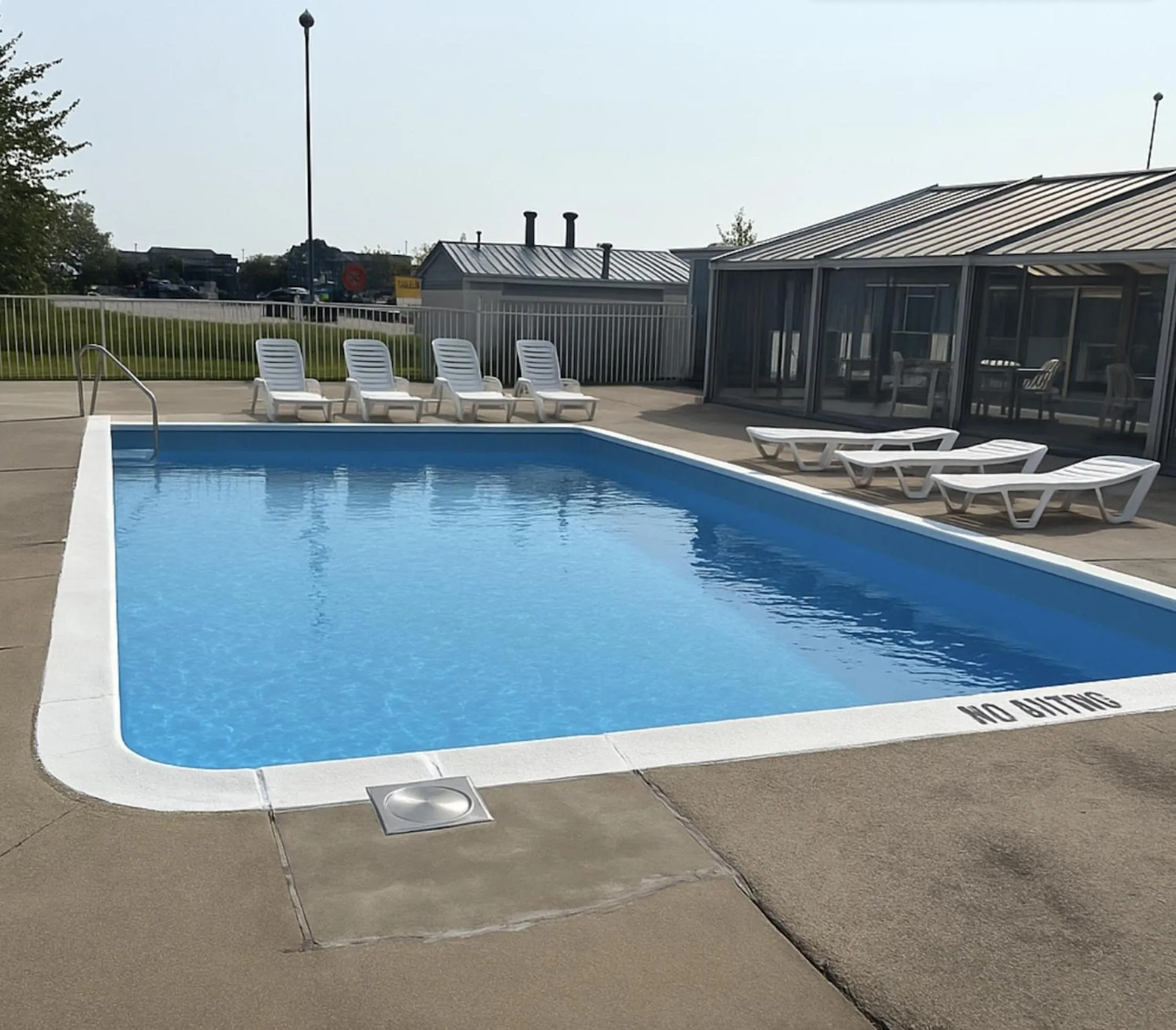 Swimming pool in Great Lakes Inn Mackinaw City