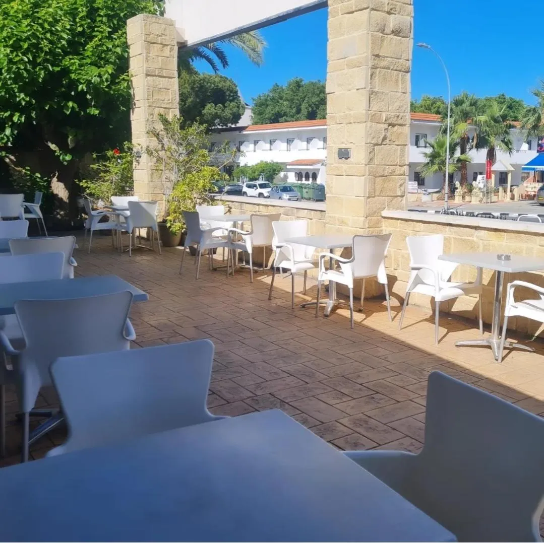 Lounge or bar in Veronica Hotel