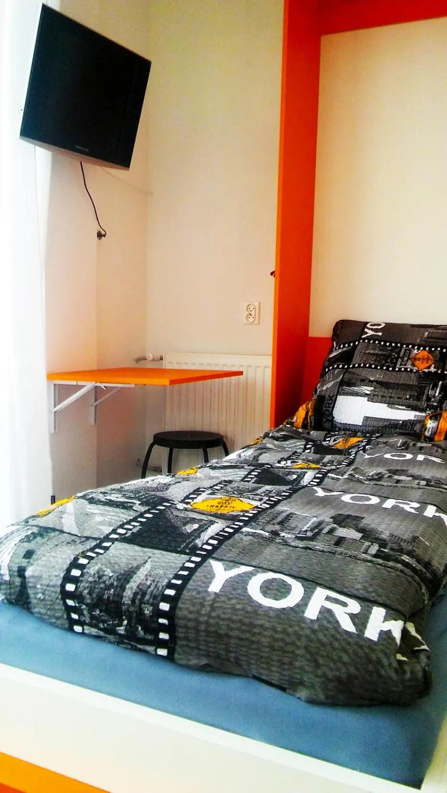 Bed in Walk distance to mokotow business park
