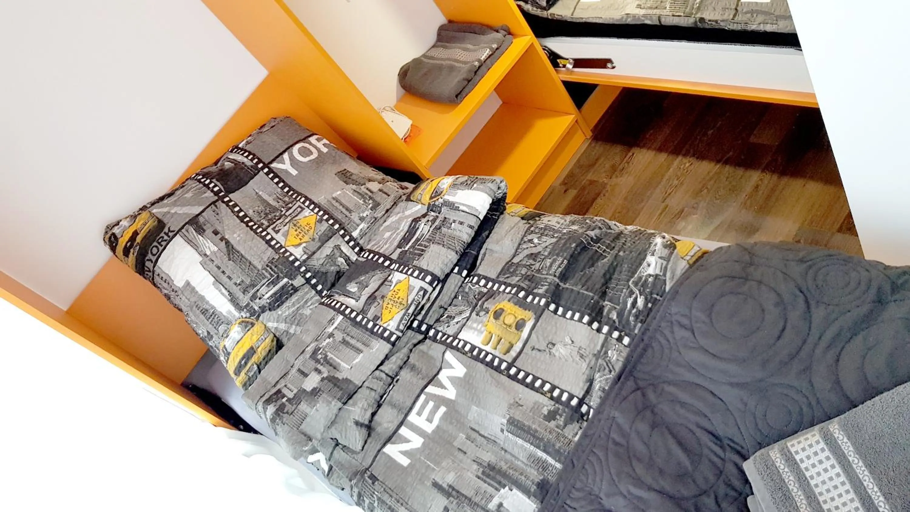 Bed in Walk distance to mokotow business park