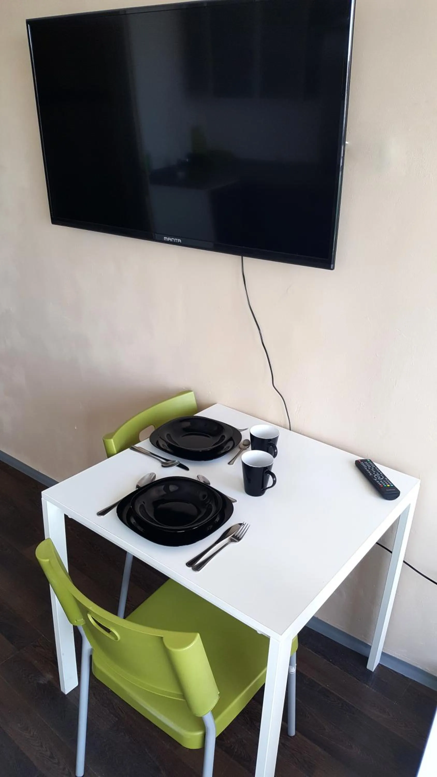 Dining area in Walk distance to mokotow business park