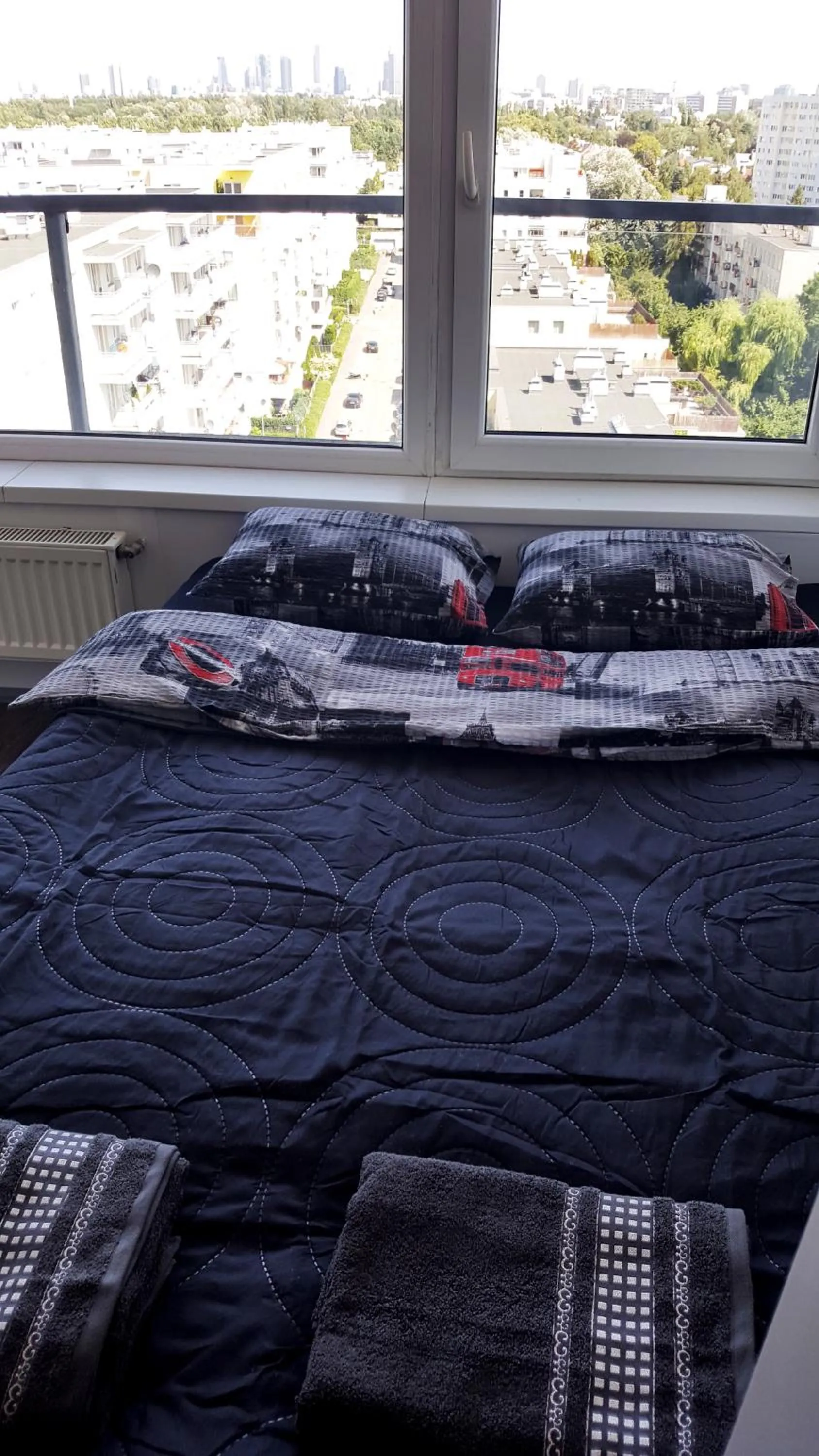 City view, Bed in Walk distance to mokotow business park