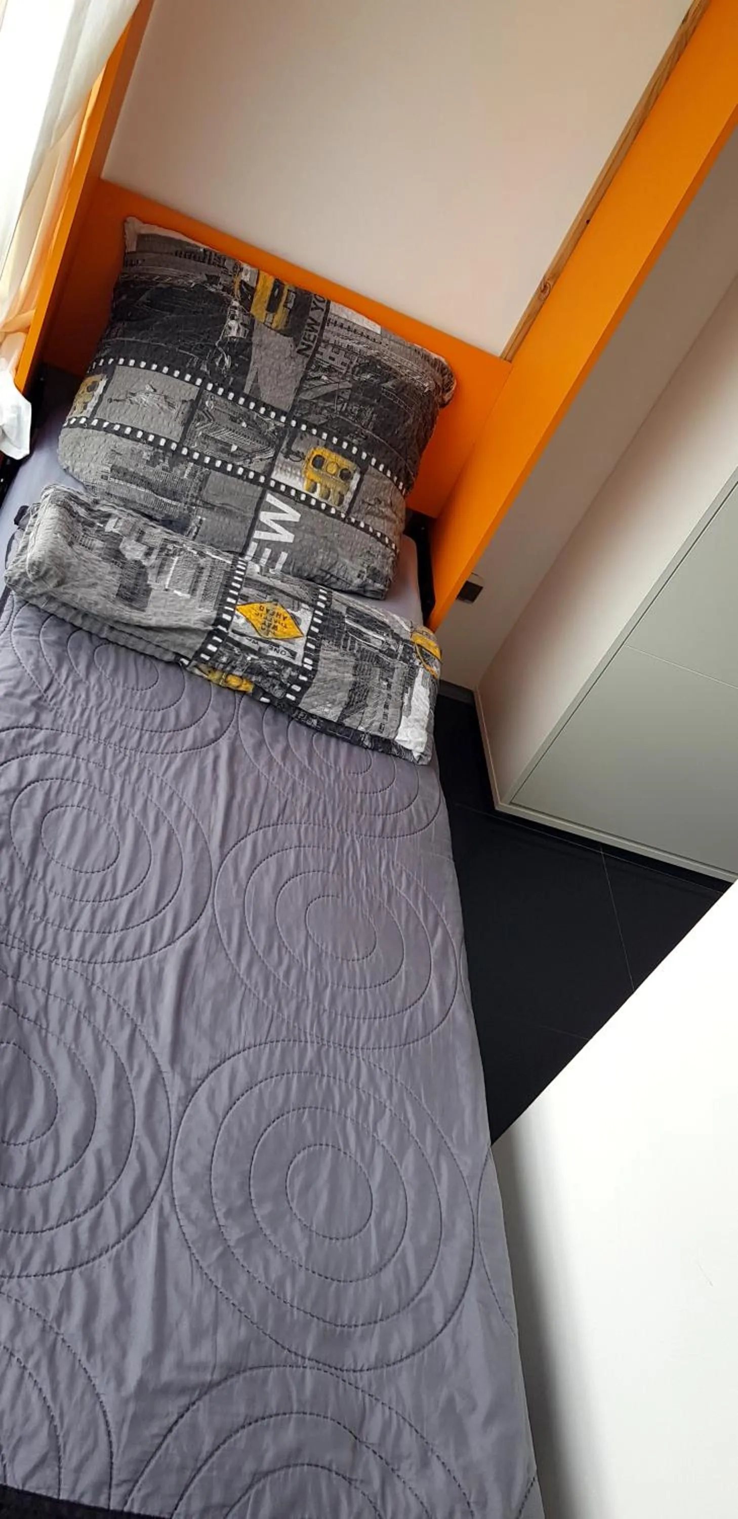 Bed in Walk distance to mokotow business park