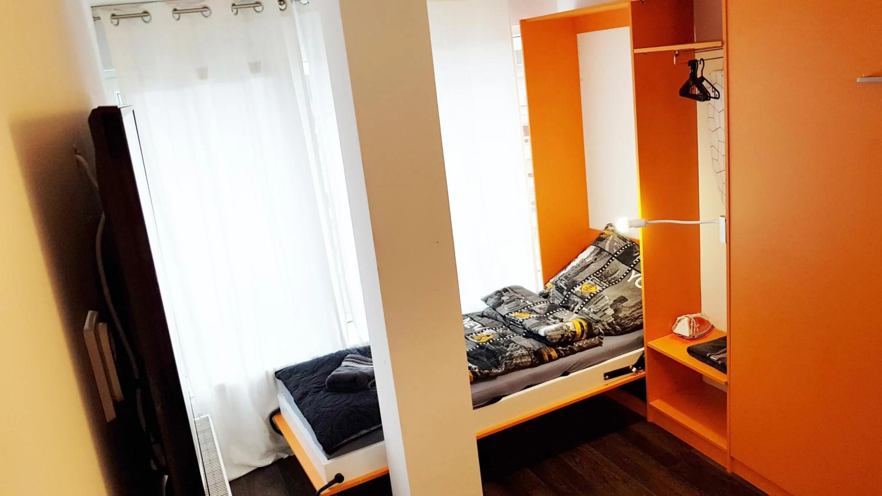 Bed in Walk distance to mokotow business park