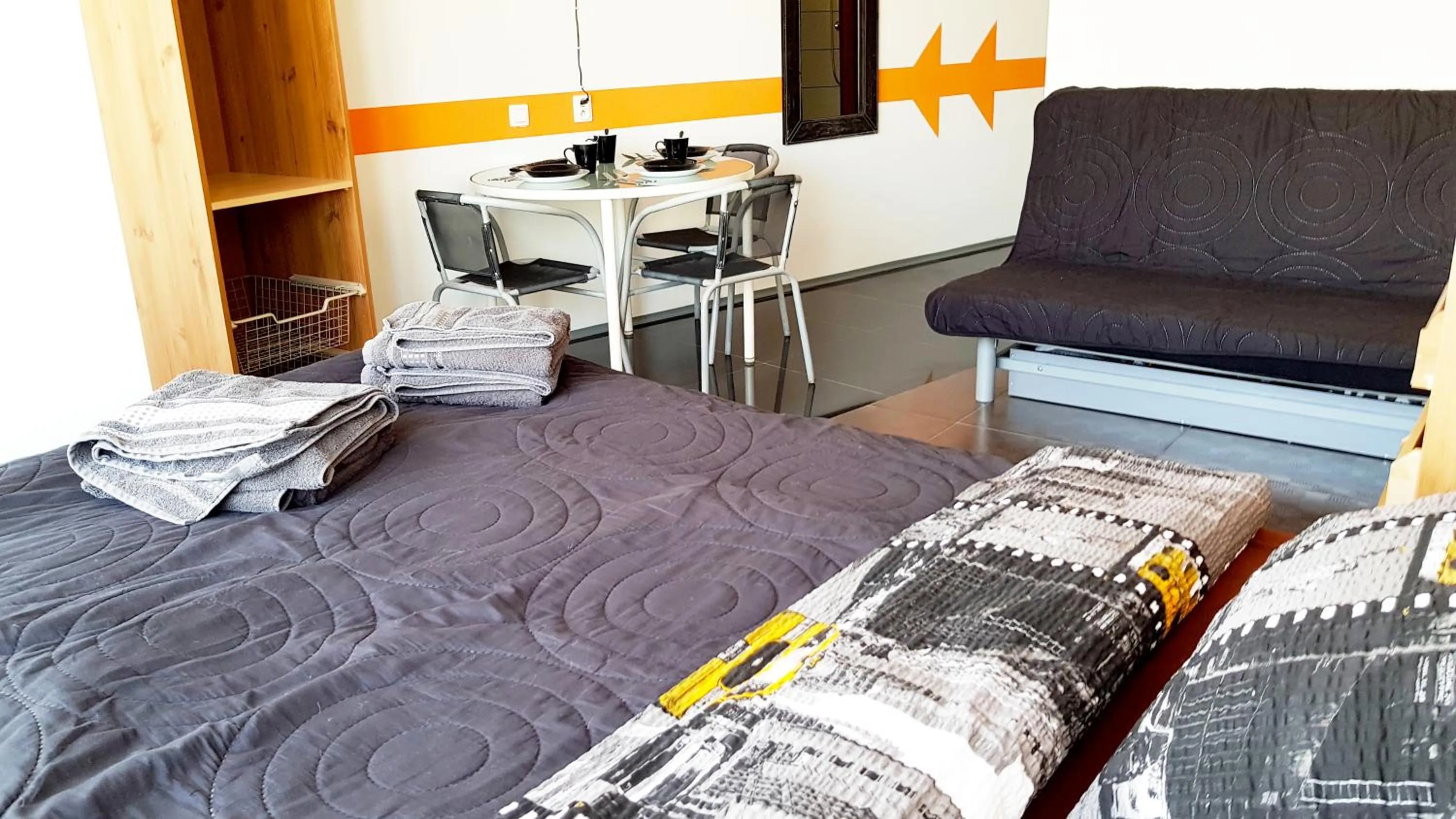 Property building, Bed in Walk distance to mokotow business park