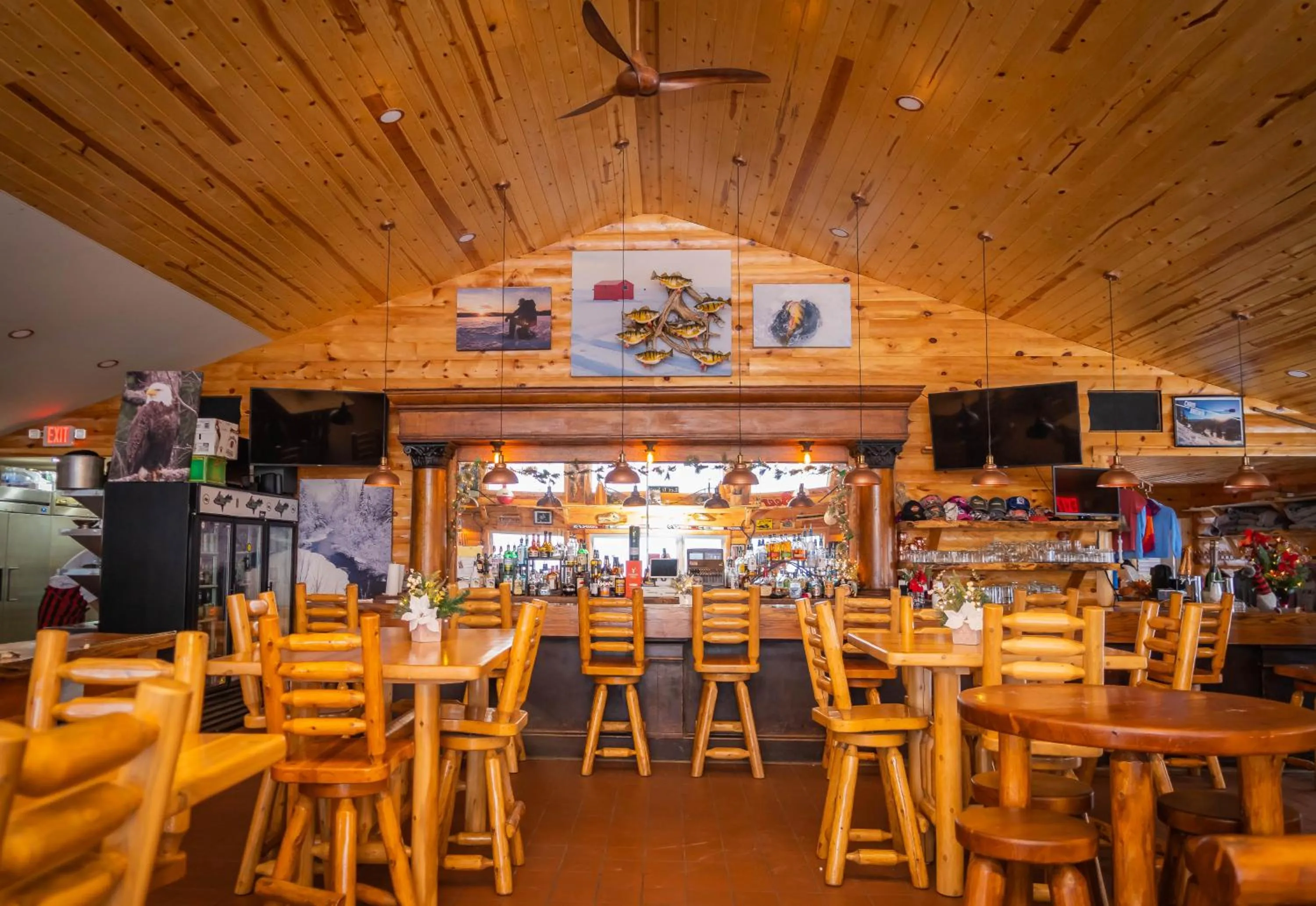 Restaurant/places to eat in AJ's Lodge and Oven