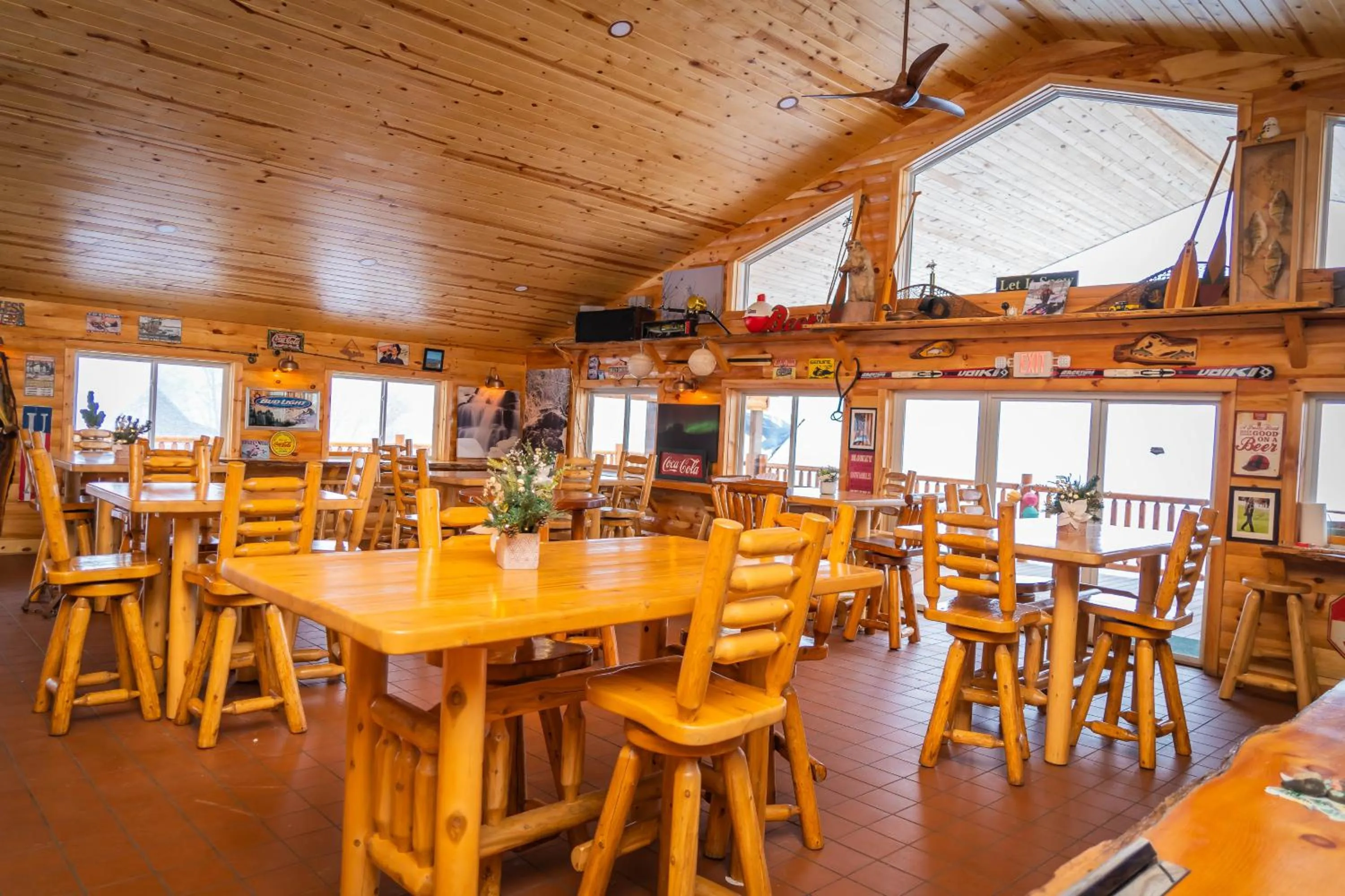 Restaurant/places to eat in AJ's Lodge and Oven