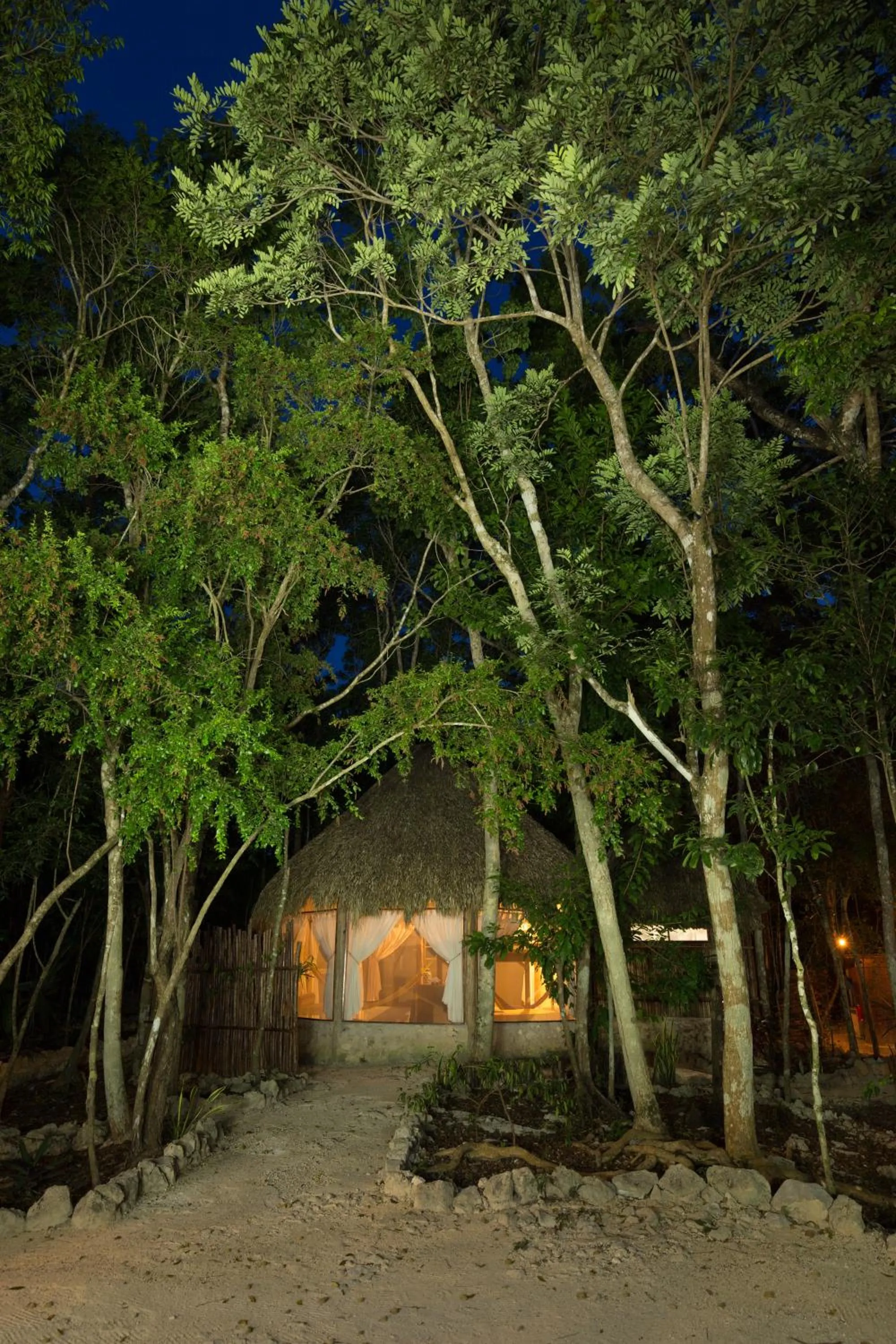 Facade/entrance in MELI-MELO P&B