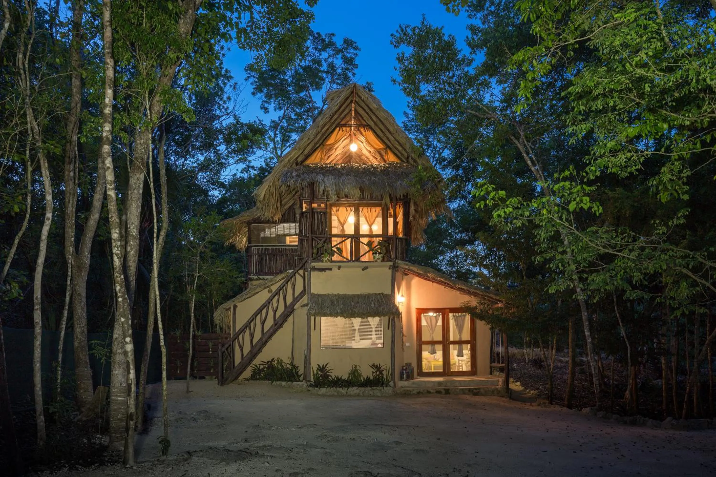 Facade/entrance in MELI-MELO P&B