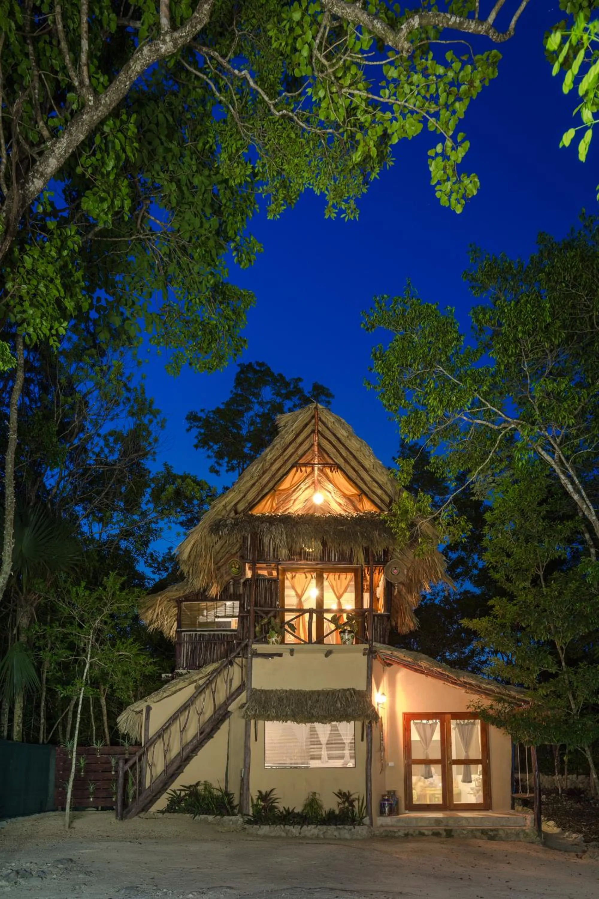 Facade/entrance in MELI-MELO P&B