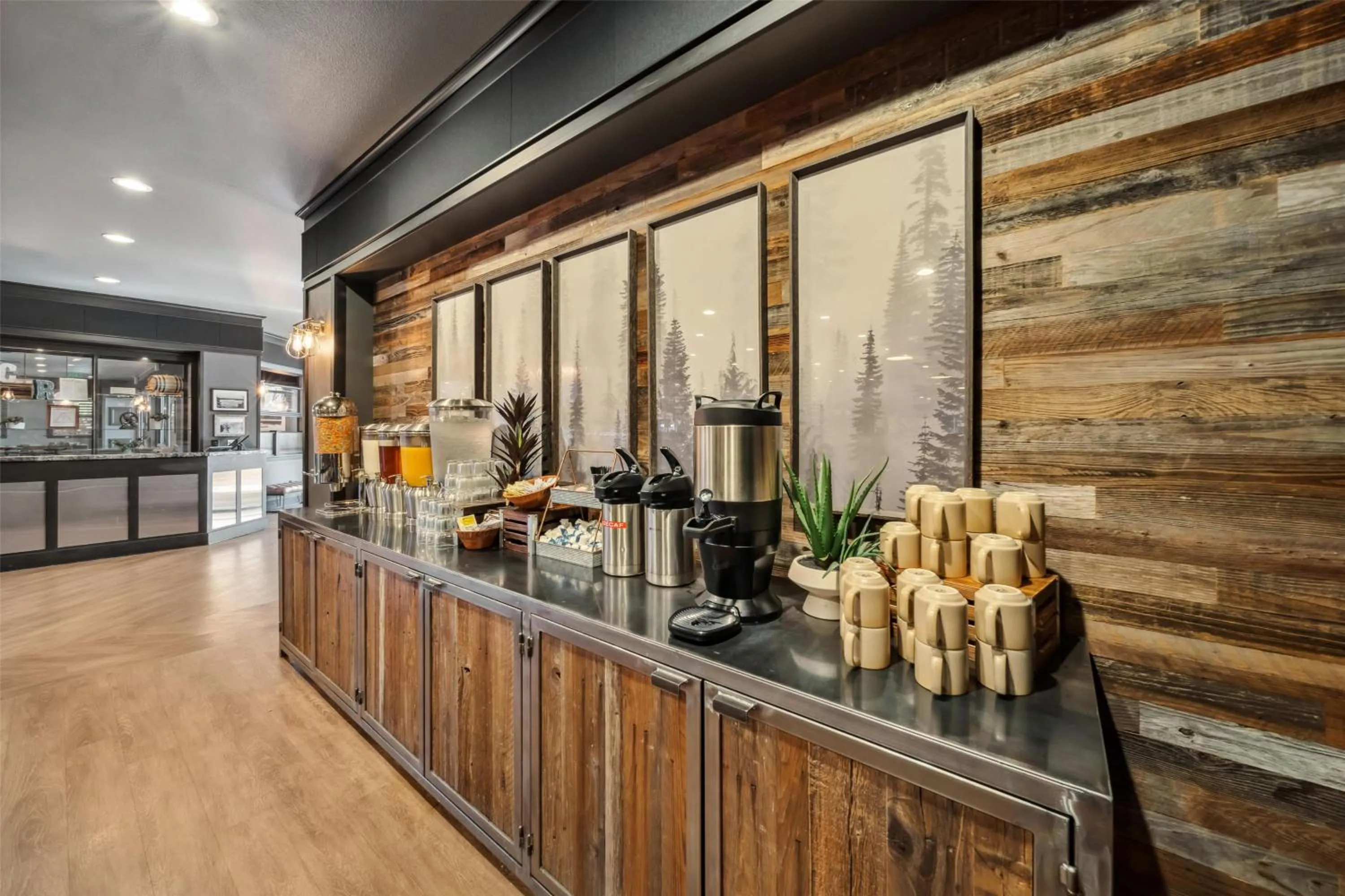 Breakfast in Best Western Plus Hilltop Inn