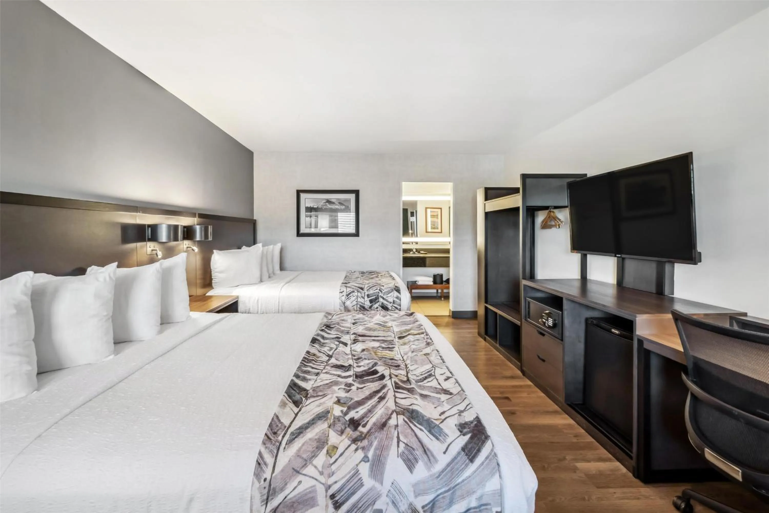 Bedroom, Bed in Best Western Plus Hilltop Inn