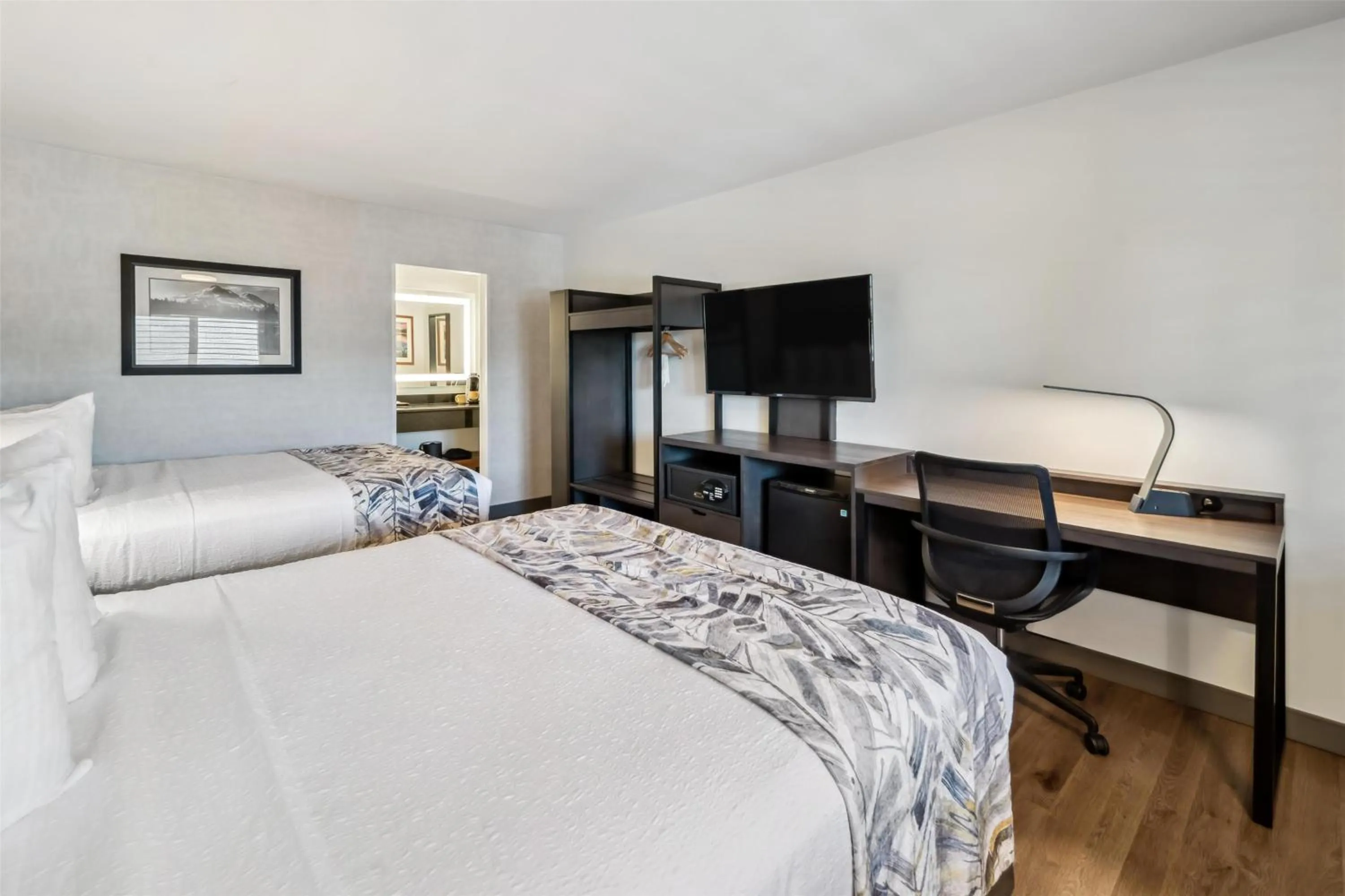 Bedroom, Bed in Best Western Plus Hilltop Inn