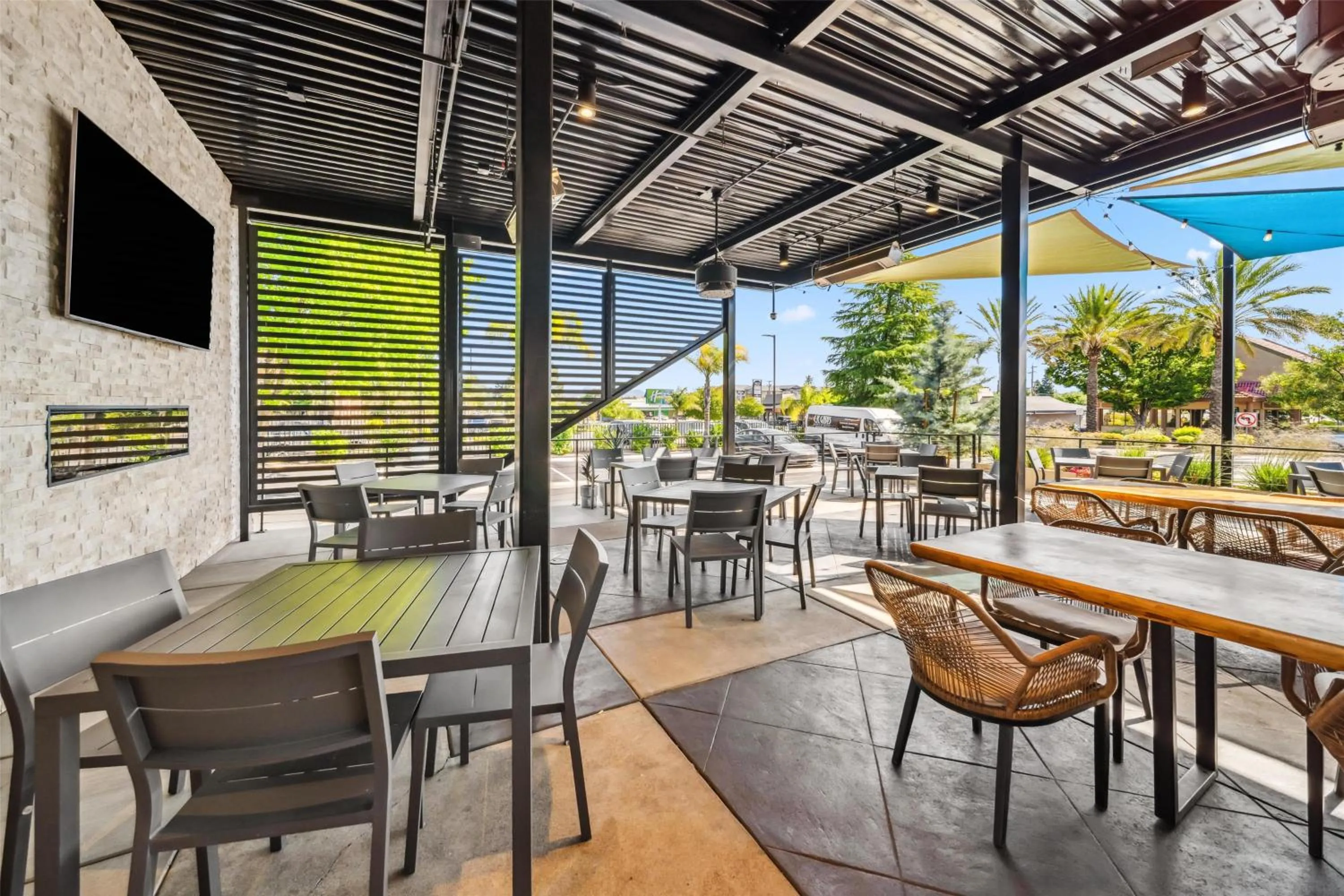 Property building in Best Western Plus Hilltop Inn