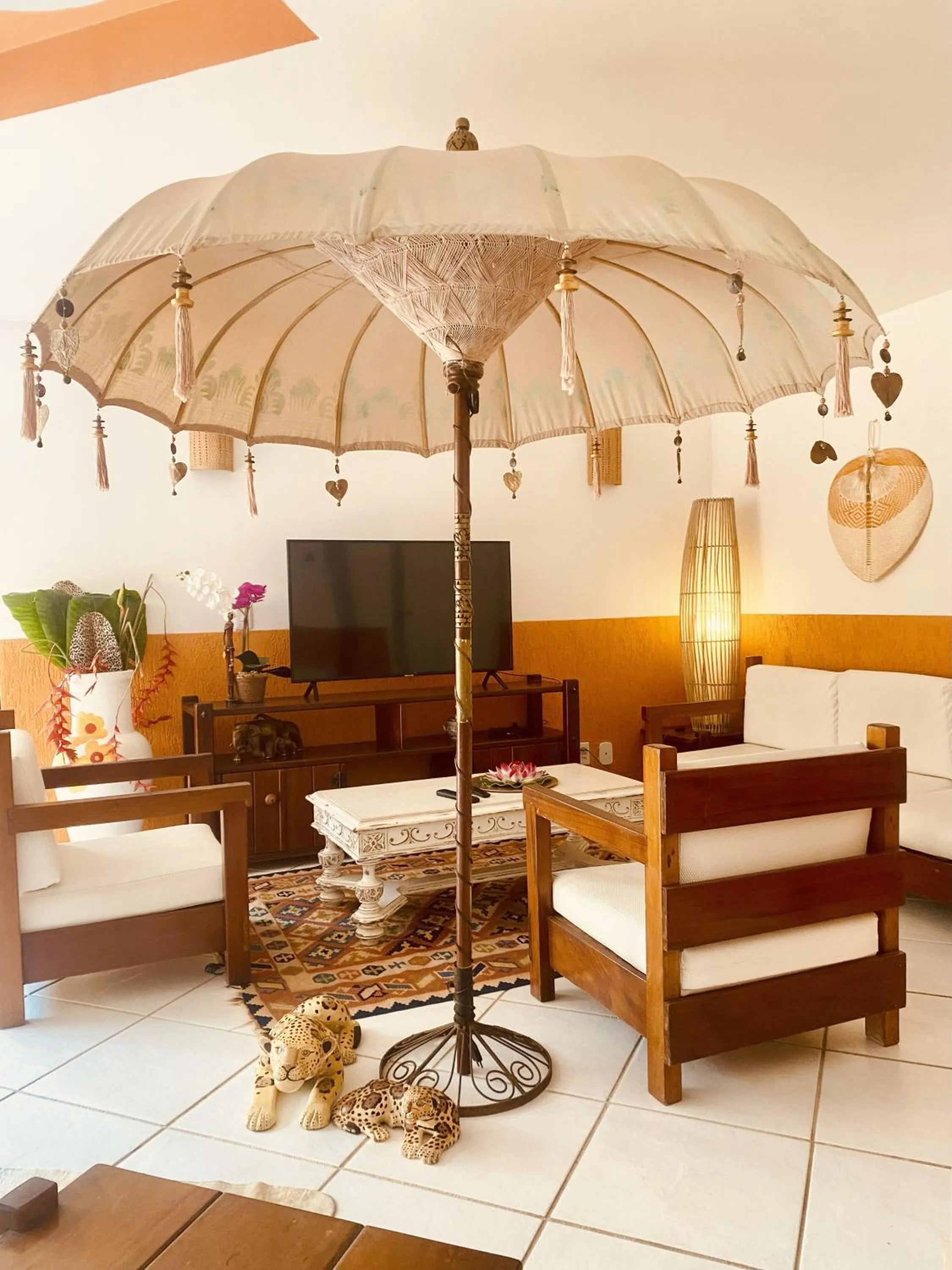 Communal lounge/ TV room in Villa Baobá Pousada & Spa