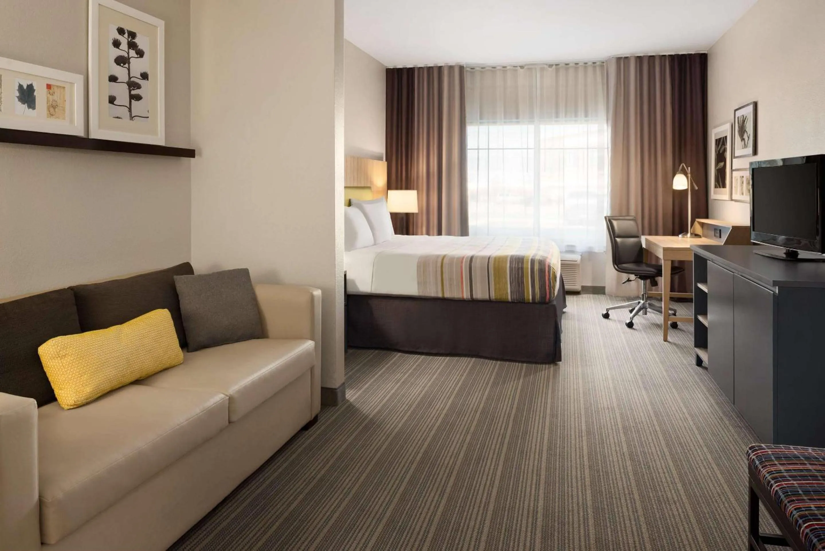 Bedroom, Bed in Country Inn & Suites by Radisson, Madison West, WI