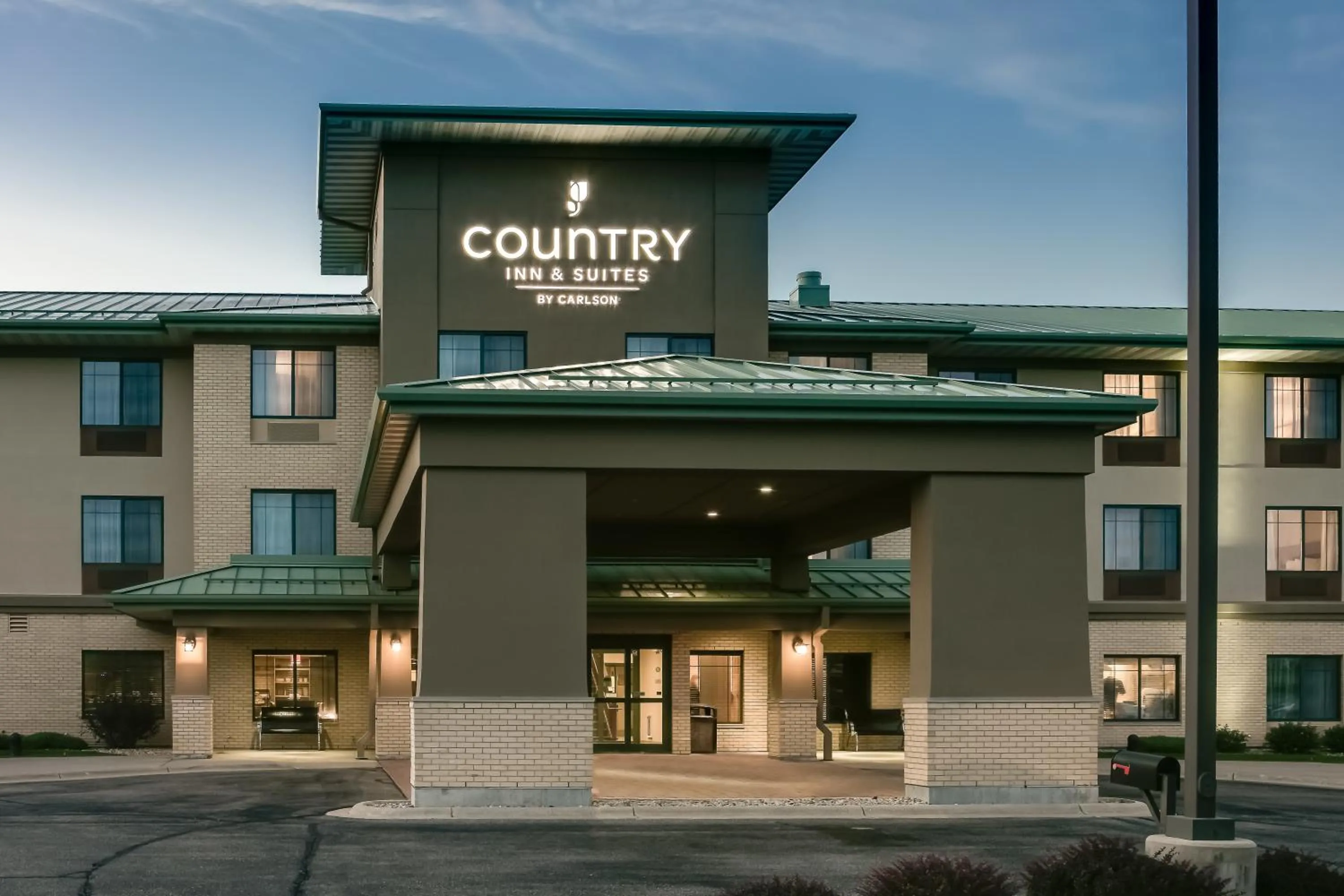 Facade/entrance in Country Inn & Suites by Radisson, Madison West, WI