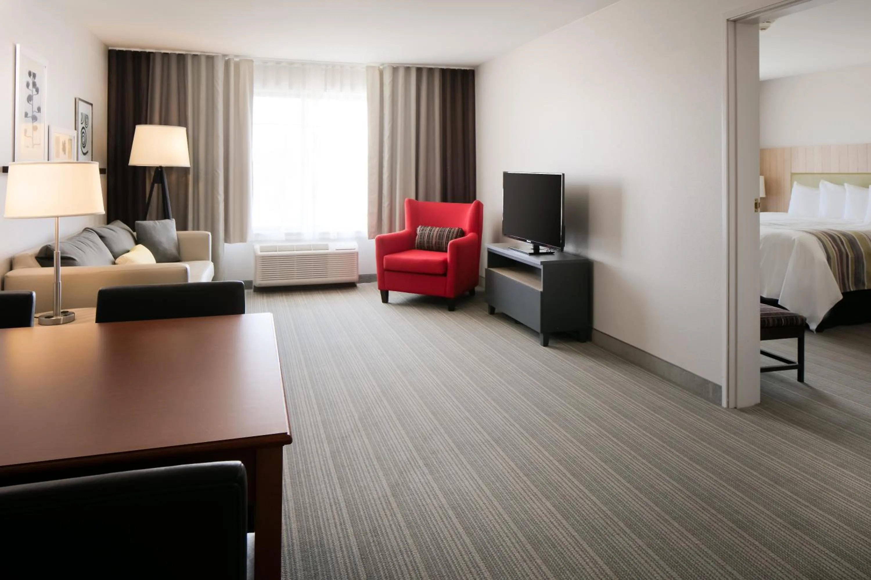 TV and multimedia, Bed in Country Inn & Suites by Radisson, Madison West, WI