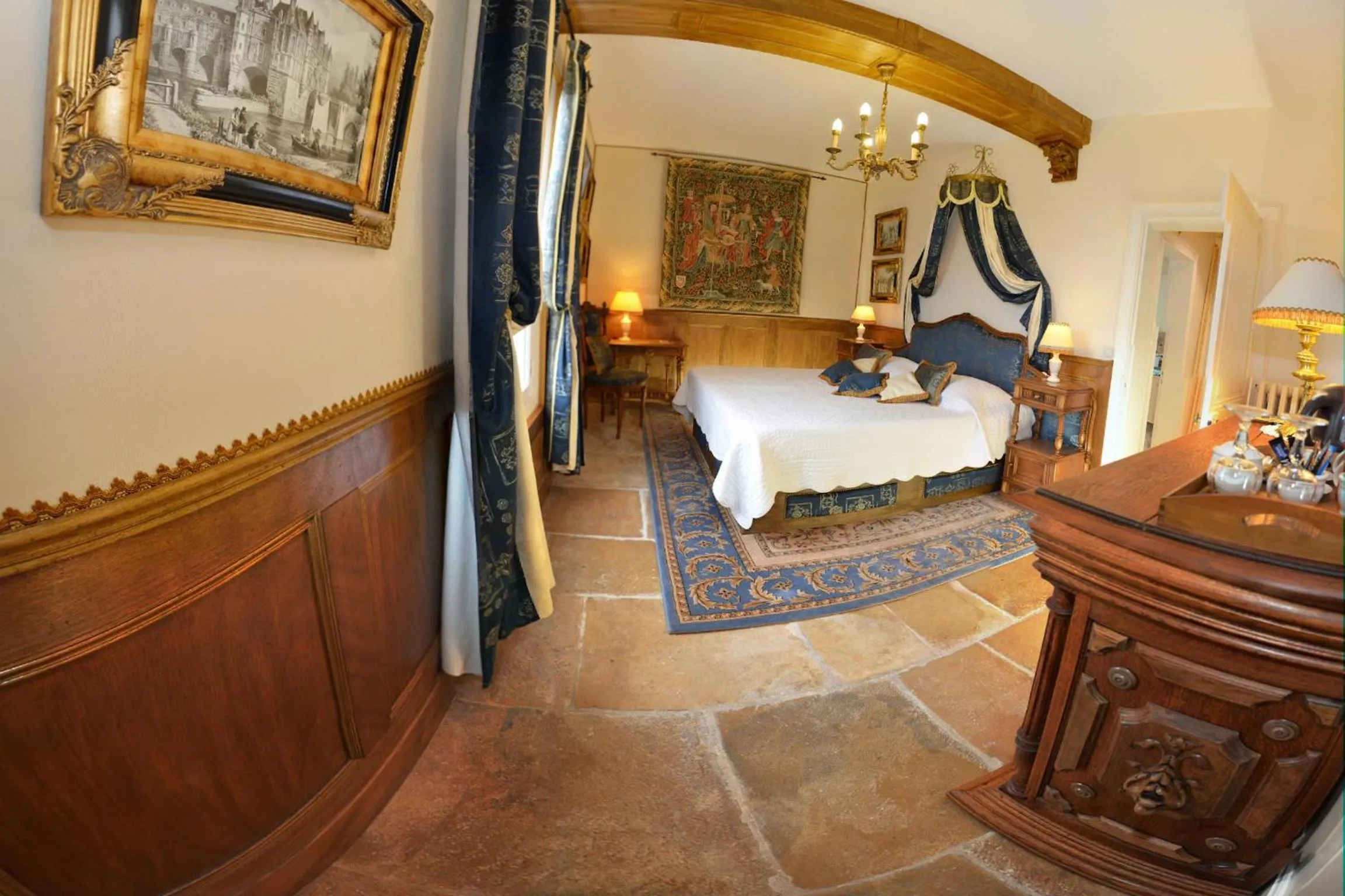Bedroom in La Maison de l'Argentier du Roy