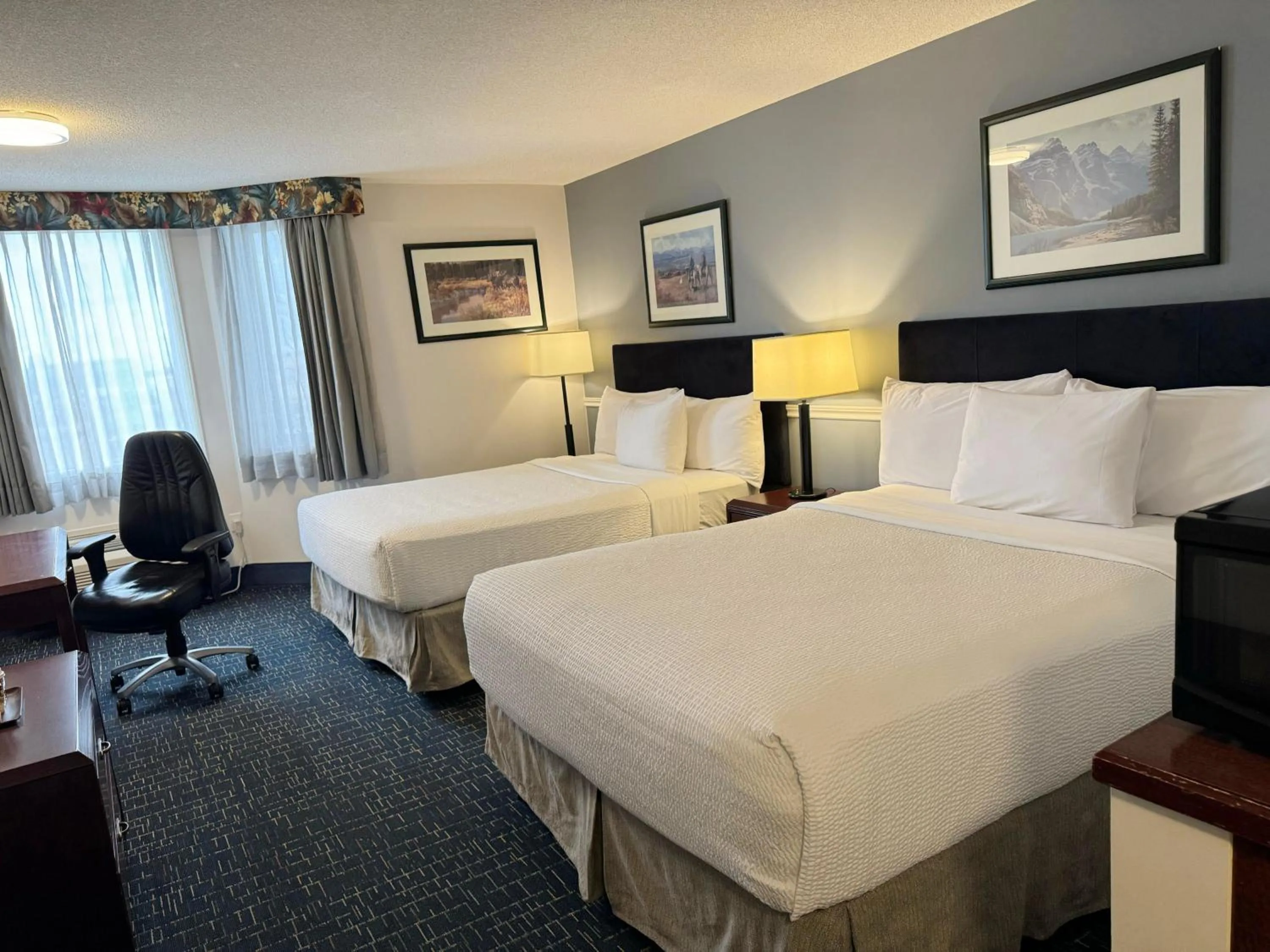 Bed in Divya Sutra Plaza and Conference Centre Calgary Airport