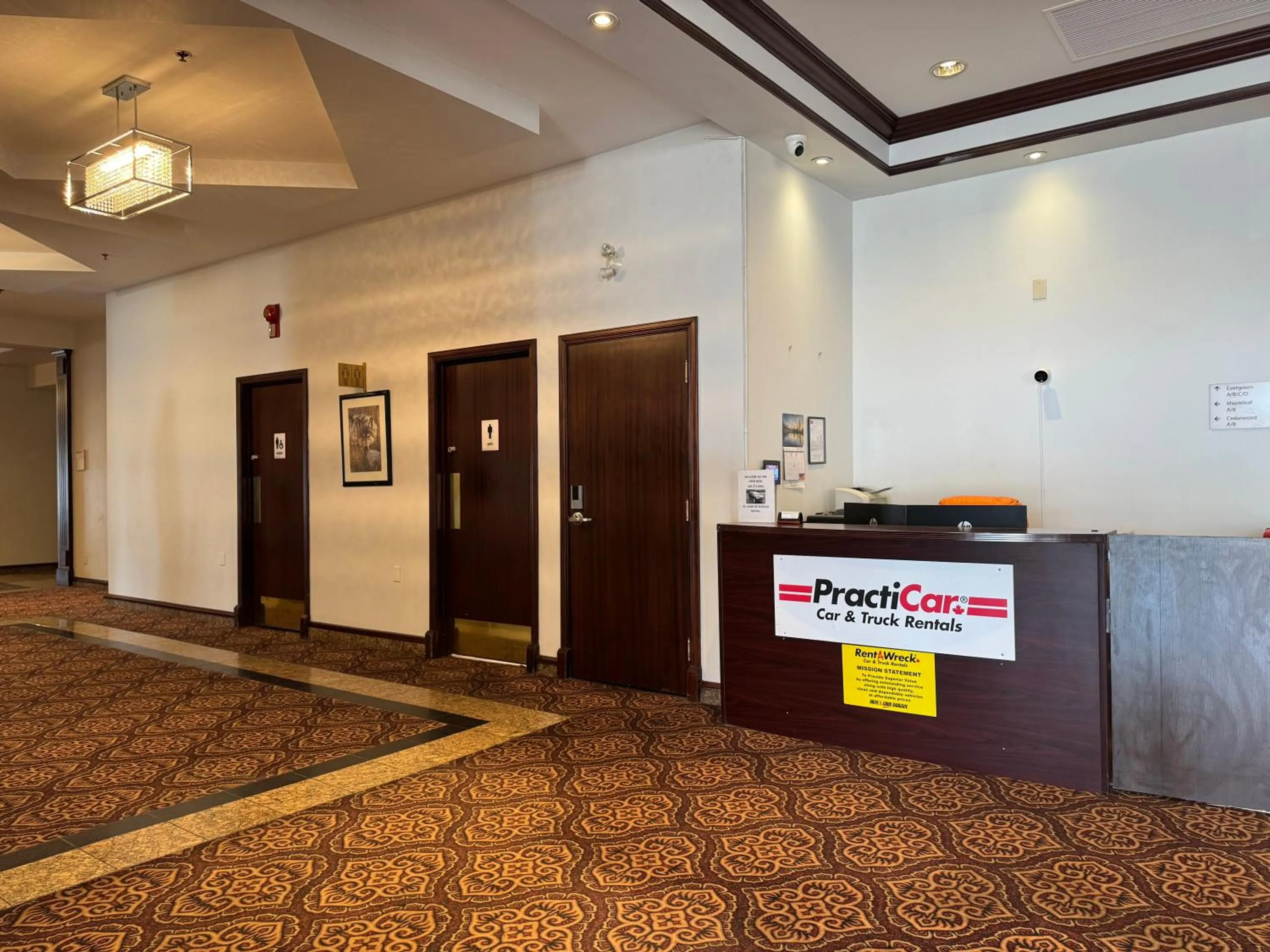 Lobby or reception in Divya Sutra Plaza and Conference Centre Calgary Airport
