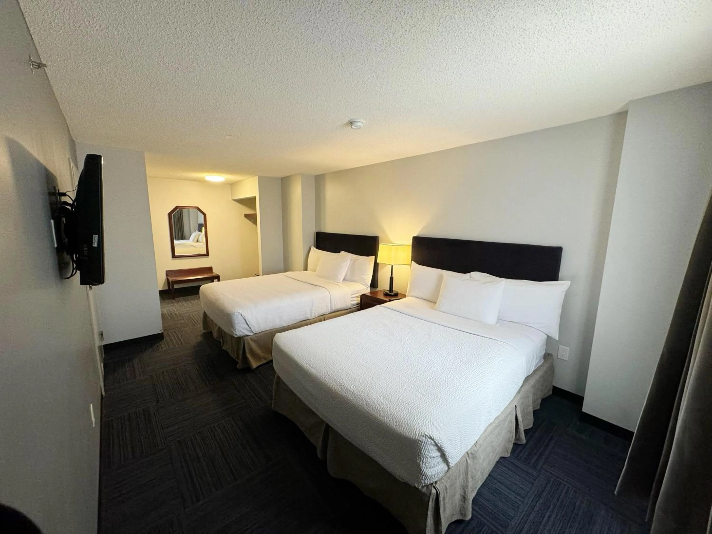 Bed in Divya Sutra Plaza and Conference Centre Calgary Airport