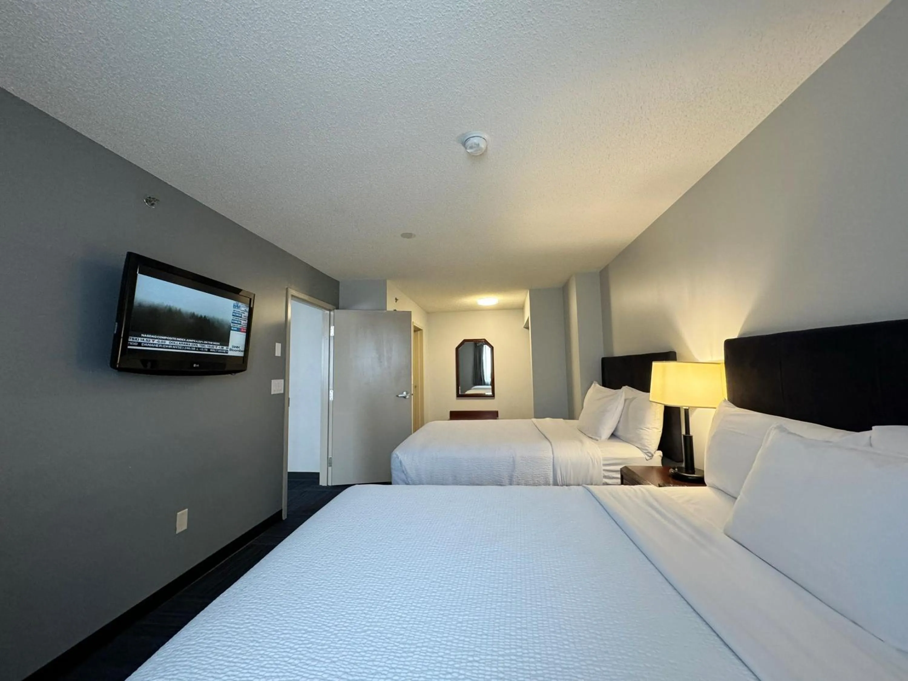 Bed in Divya Sutra Plaza and Conference Centre Calgary Airport