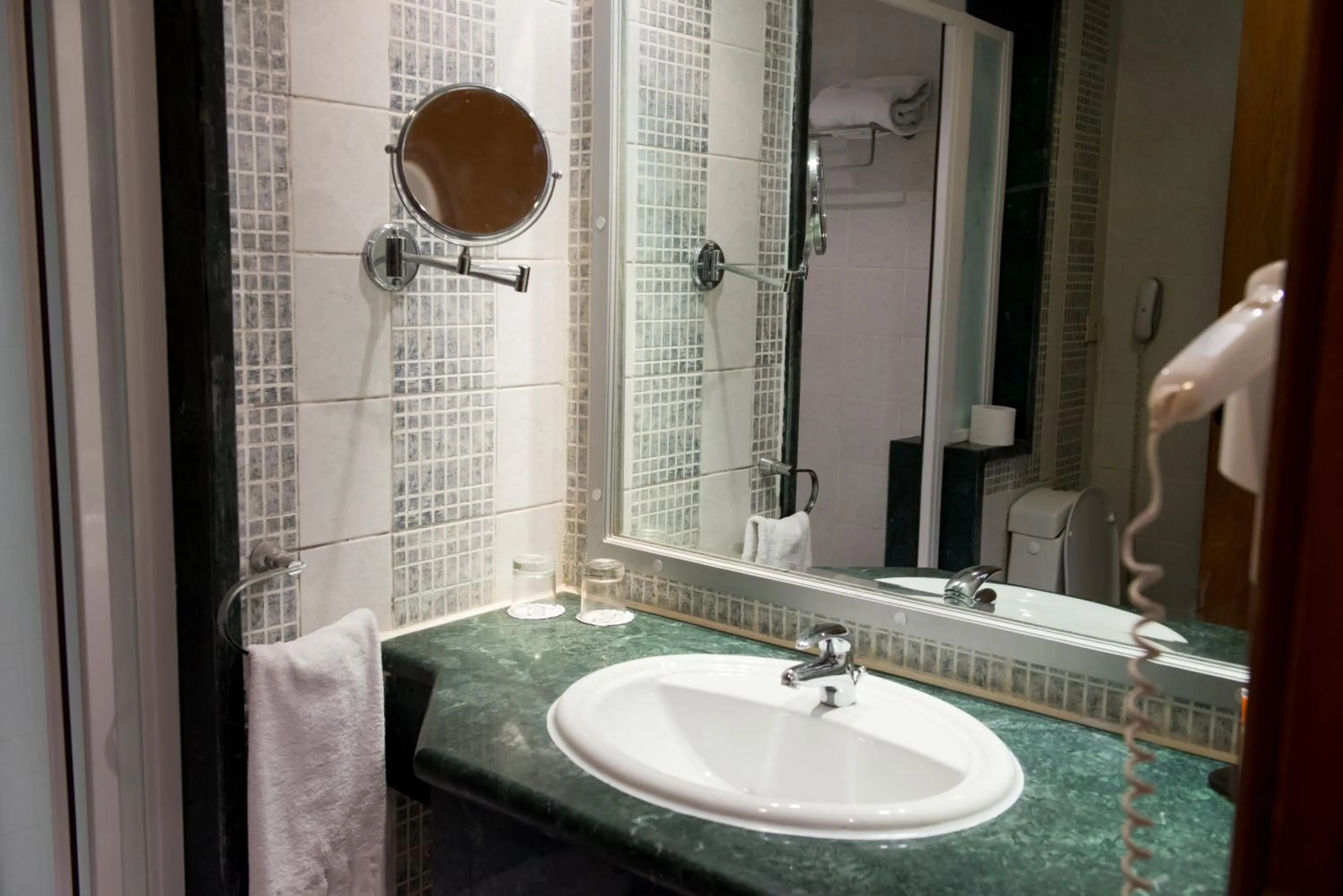 Bathroom in Swiss Inn Plaza Hotel