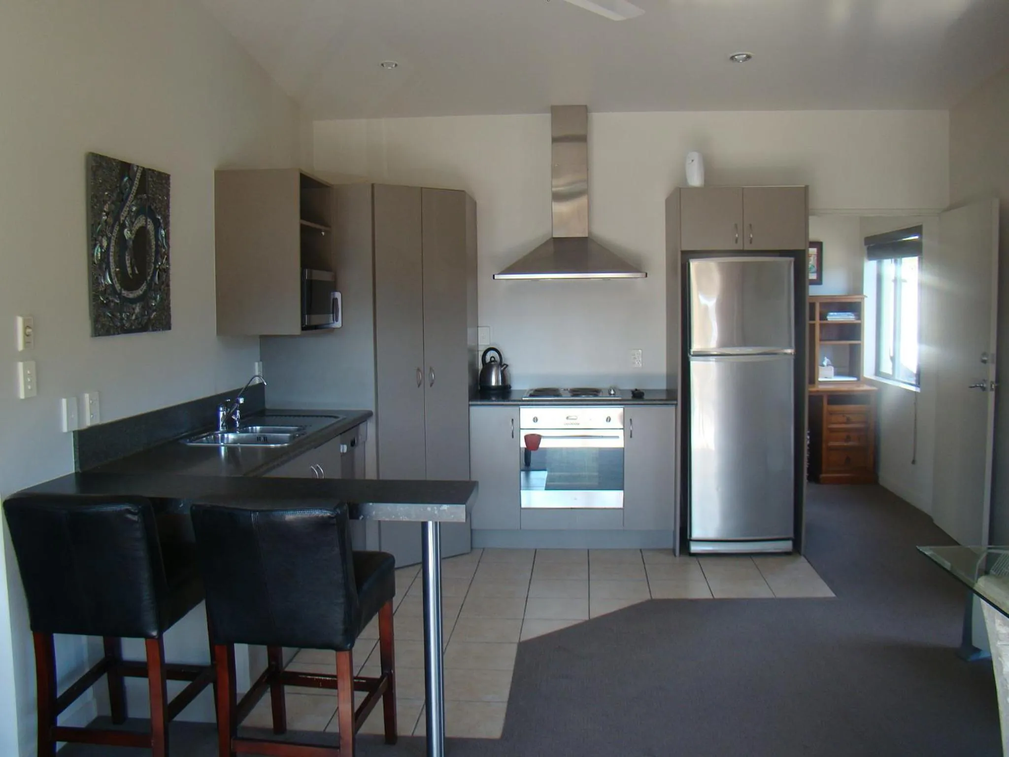 Kitchen or kitchenette in Harbour View Motel